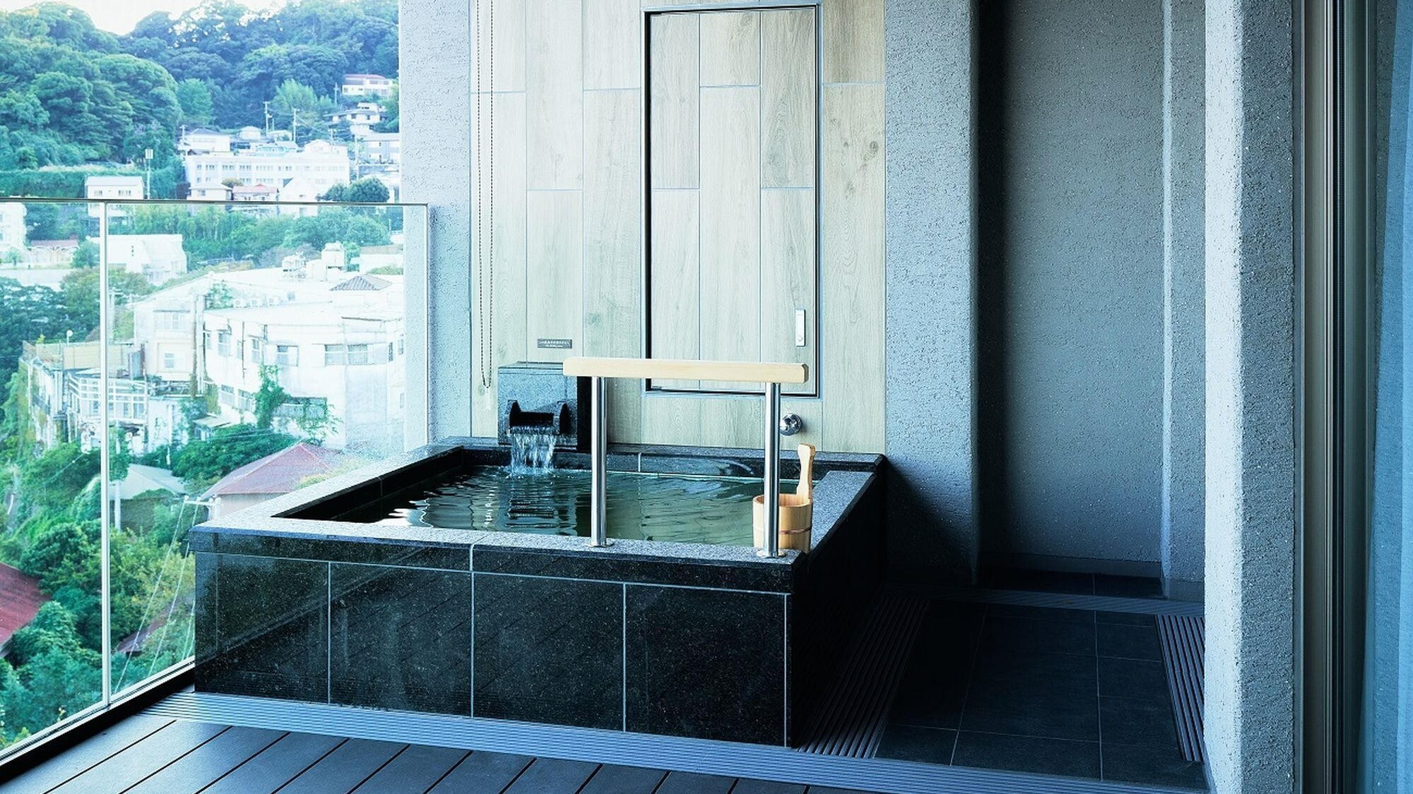 ◆デラックスルーム　露天風呂｜相模湾の大海原を眺めながら愉しみ、心安らぐ時間を。