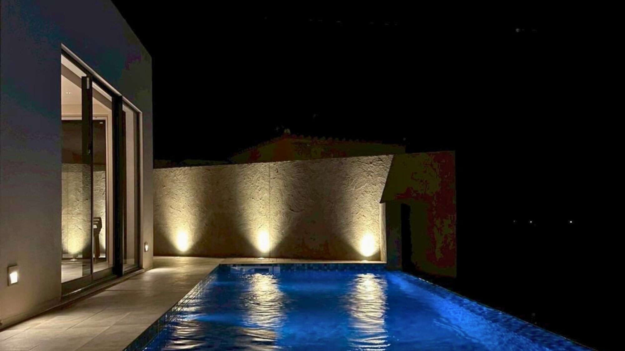 【期間限定・グランドオープン記念】今だけ特別価格｜全棟プライベートプール・サウナ付＜素泊まり＞