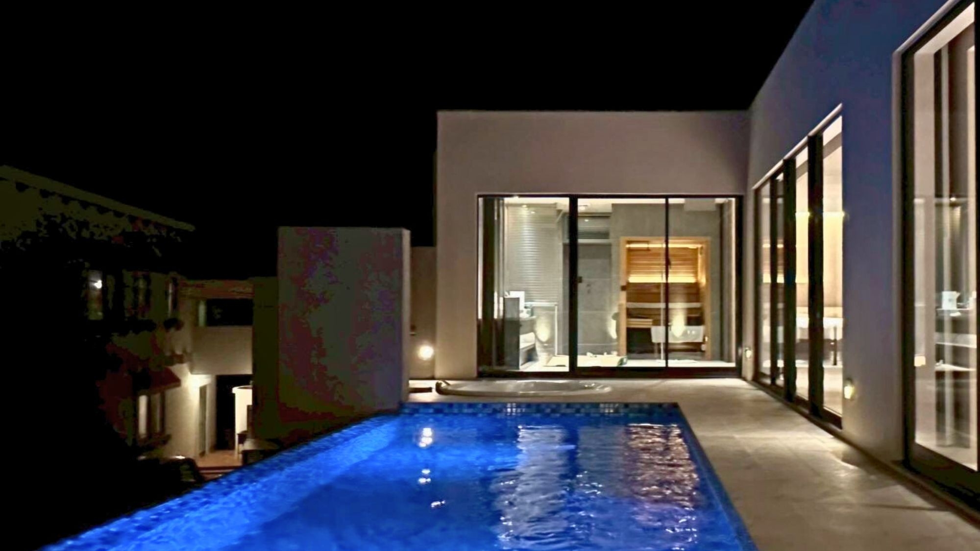 ＫＡＮＤＯＲ　ＲＥＳＯＲＴ　ＯＫＩＮＡＷＡ＜古宇利島＞