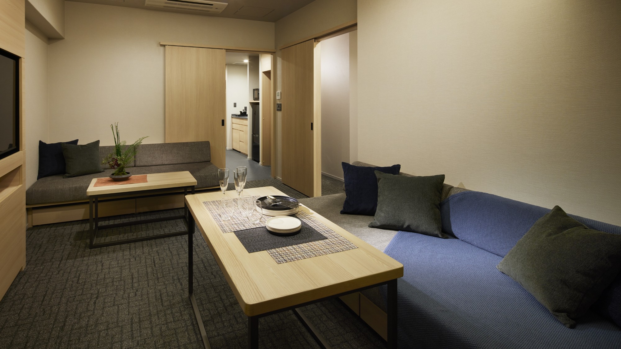 Family Suite 1 Bedroom 5 Beds