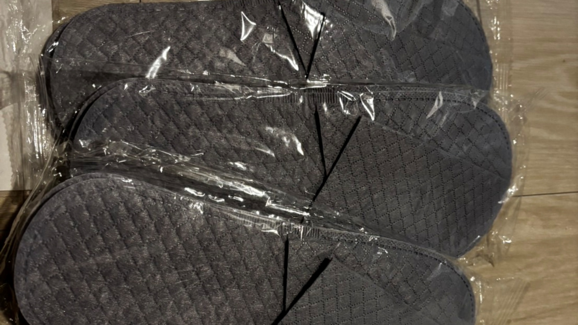 客室内用スリッパあり。