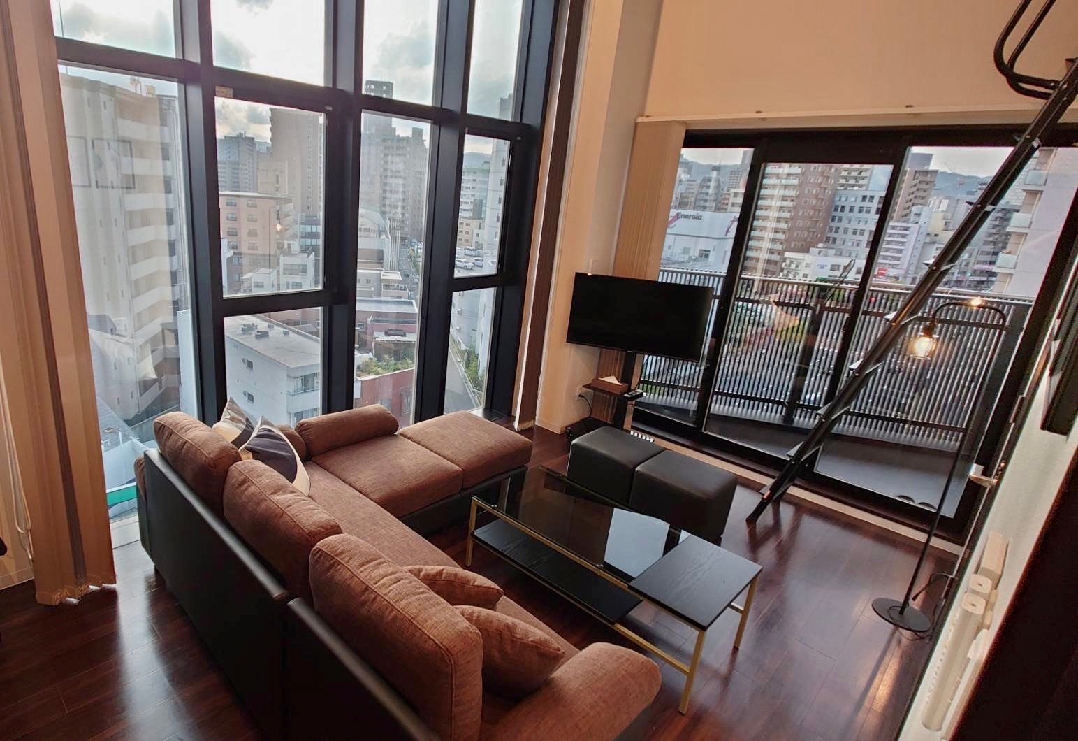 Ｎｅｉｇｈｂｏｒ＇ｓ　Ｐｅｎｔｈｏｕｓｅ　竹屋