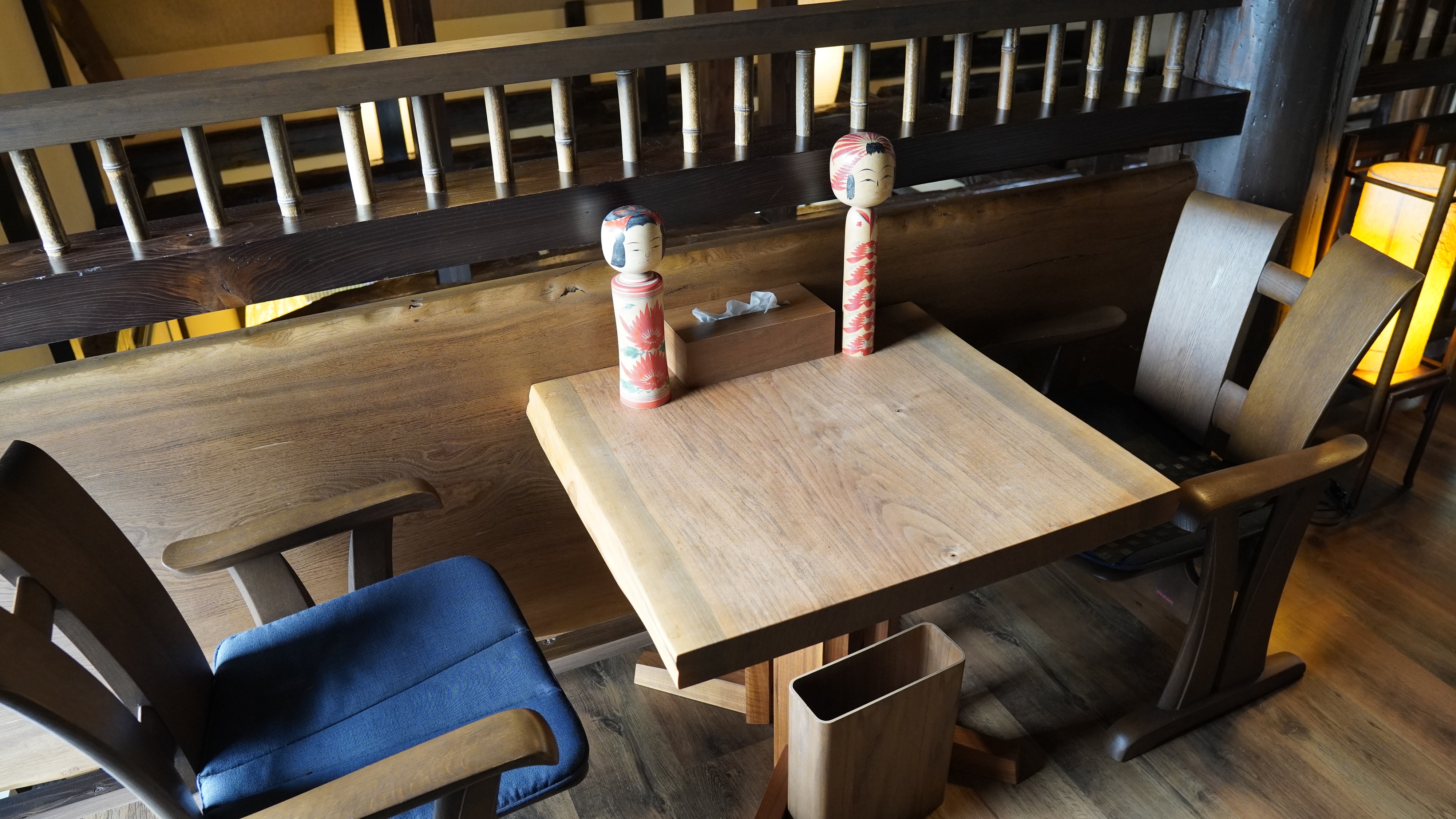 2階くつろぎテーブルとイス