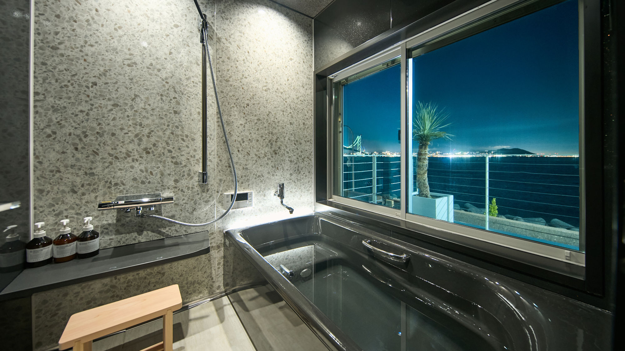 バスルーム（夜）