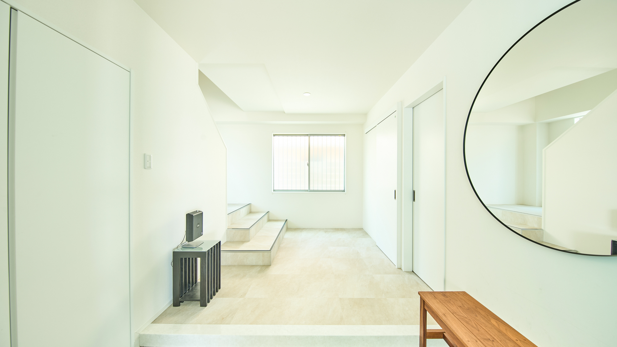 内観：玄関ホール