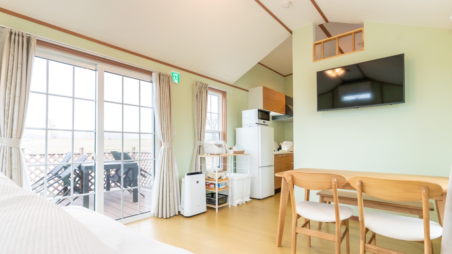 OPEN 記念♪ 　4/30まで　◎　平日がお得です　3〜5名での宿泊は平日１棟料金￥27，600〜