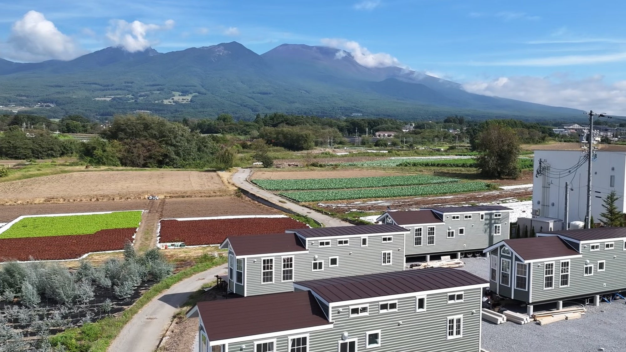 浅間山を望む外観