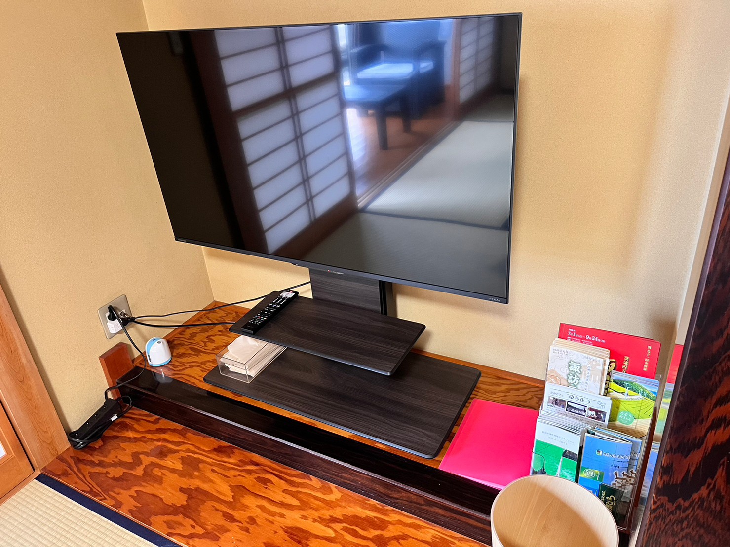 [茶都の宿]50インチ大型テレビ