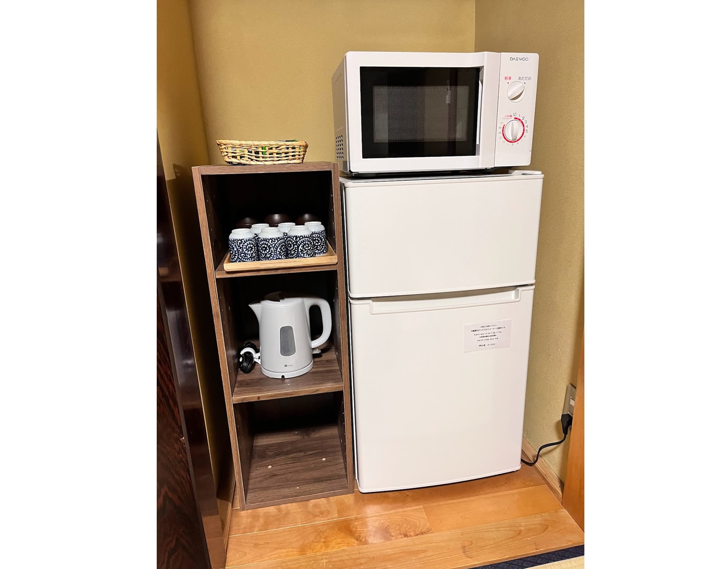 [茶都の宿]電子レンジ・冷蔵庫・その他備品等