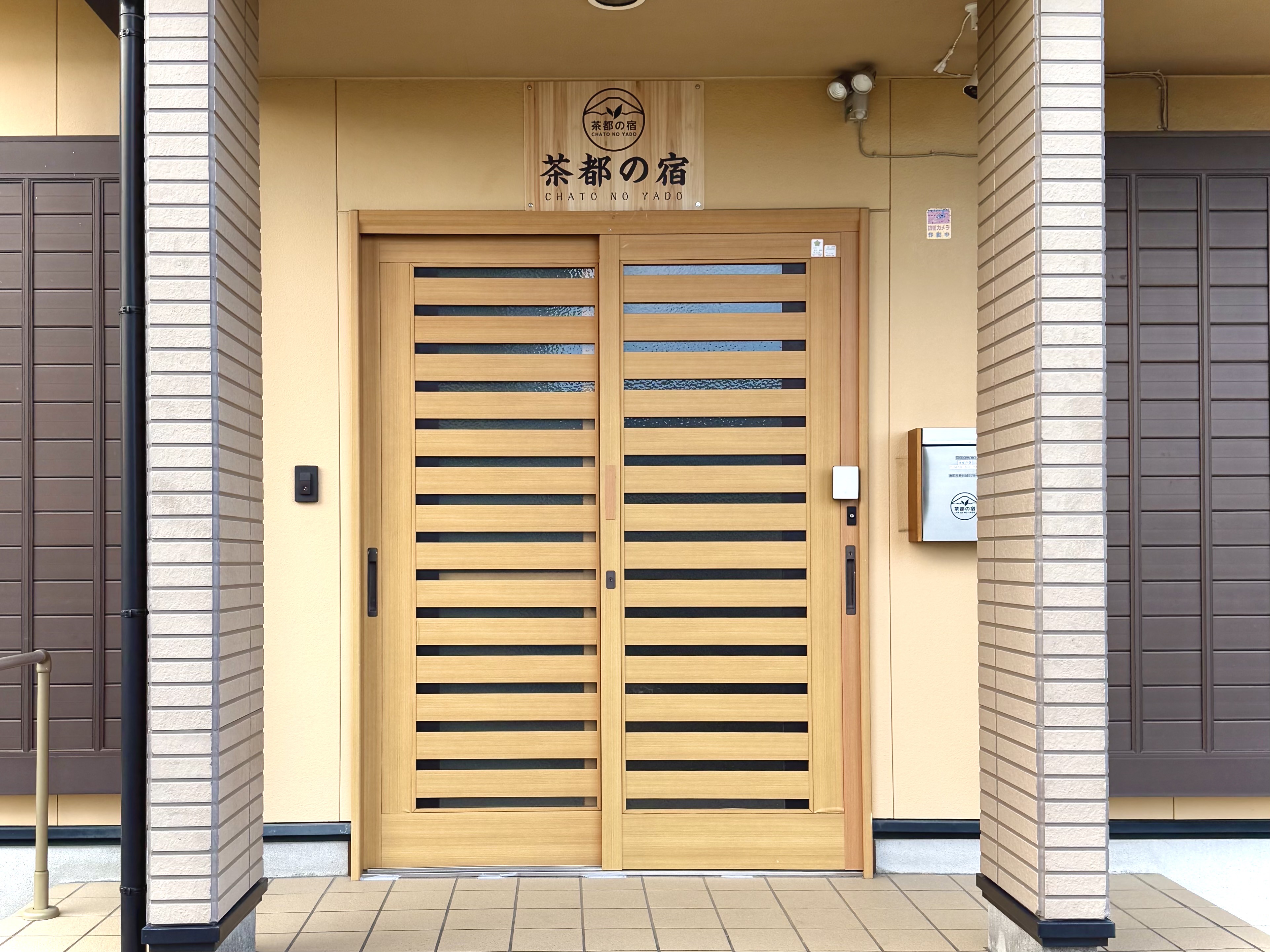 滞在中のみ有効の暗証番号をお知らせしております。セキュリティー面も安心です。