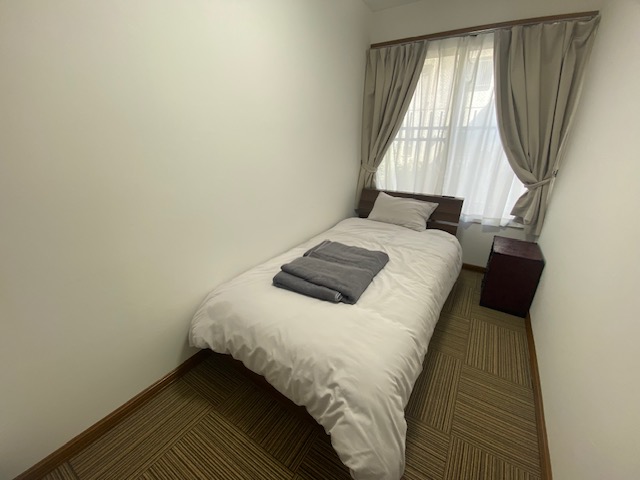 1階洋間寝室（シングル1台）