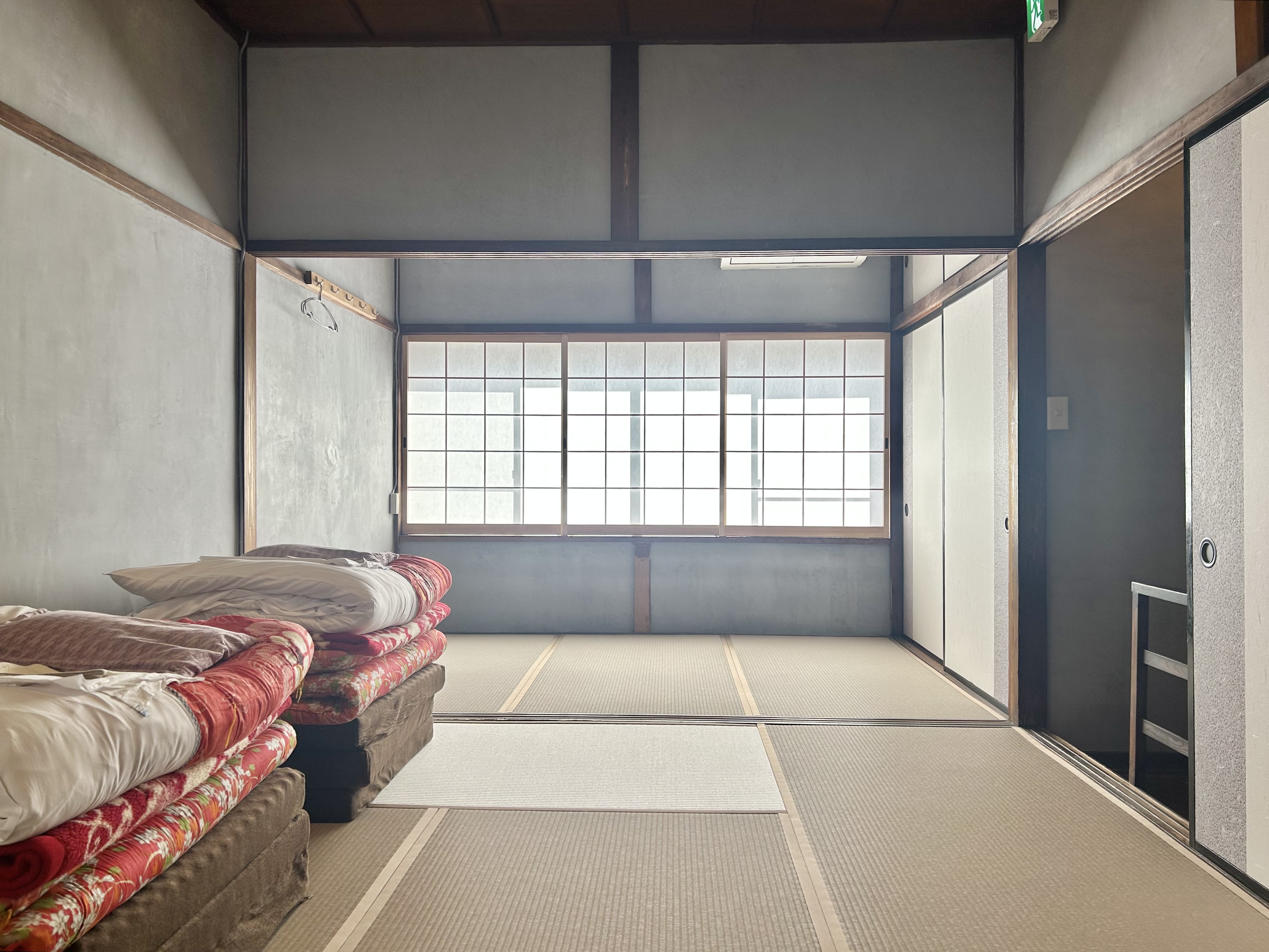 【和室/最大5名様まで宿泊可】広々とした和室にお布団を準備しております。