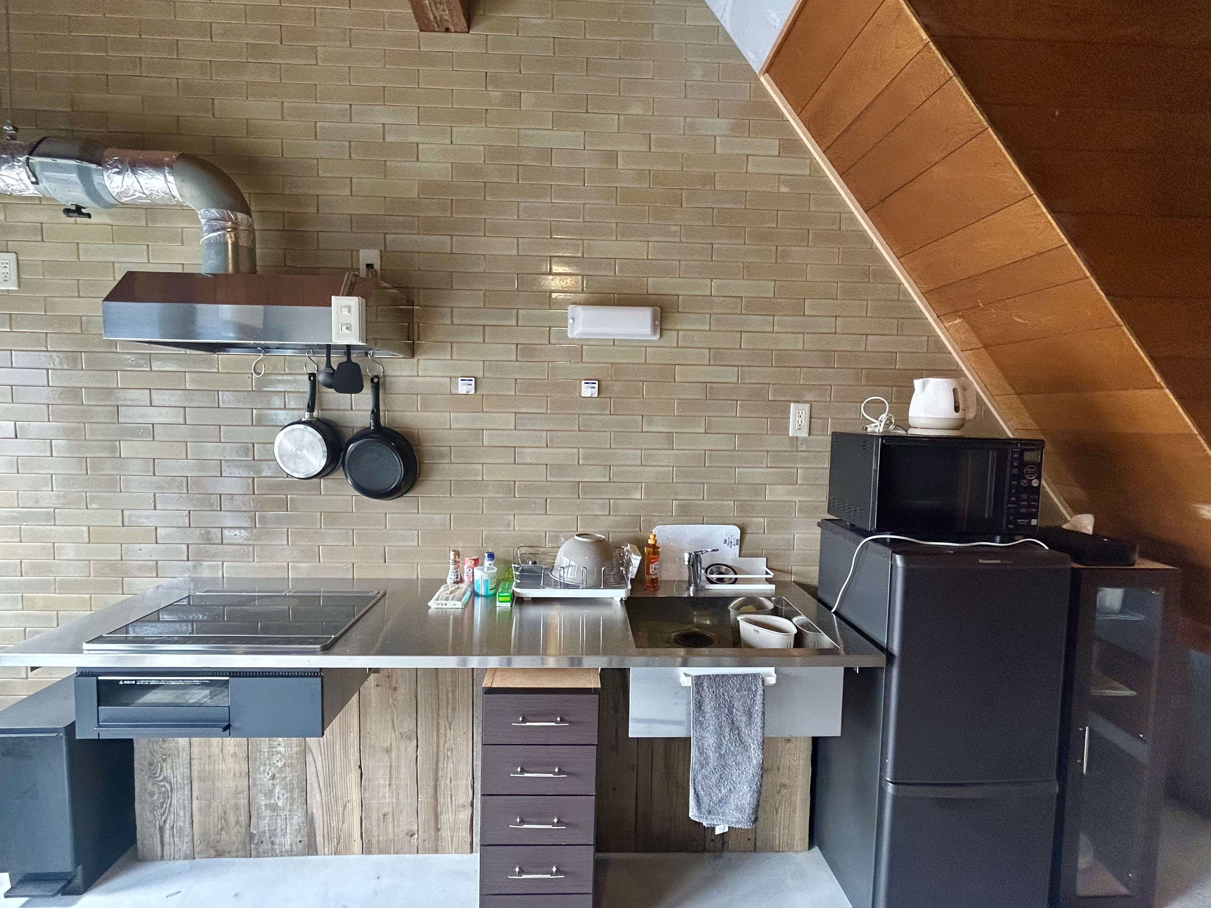 【ダイニングキッチン】おしゃれダイニングキッチンで談笑くださいませ。