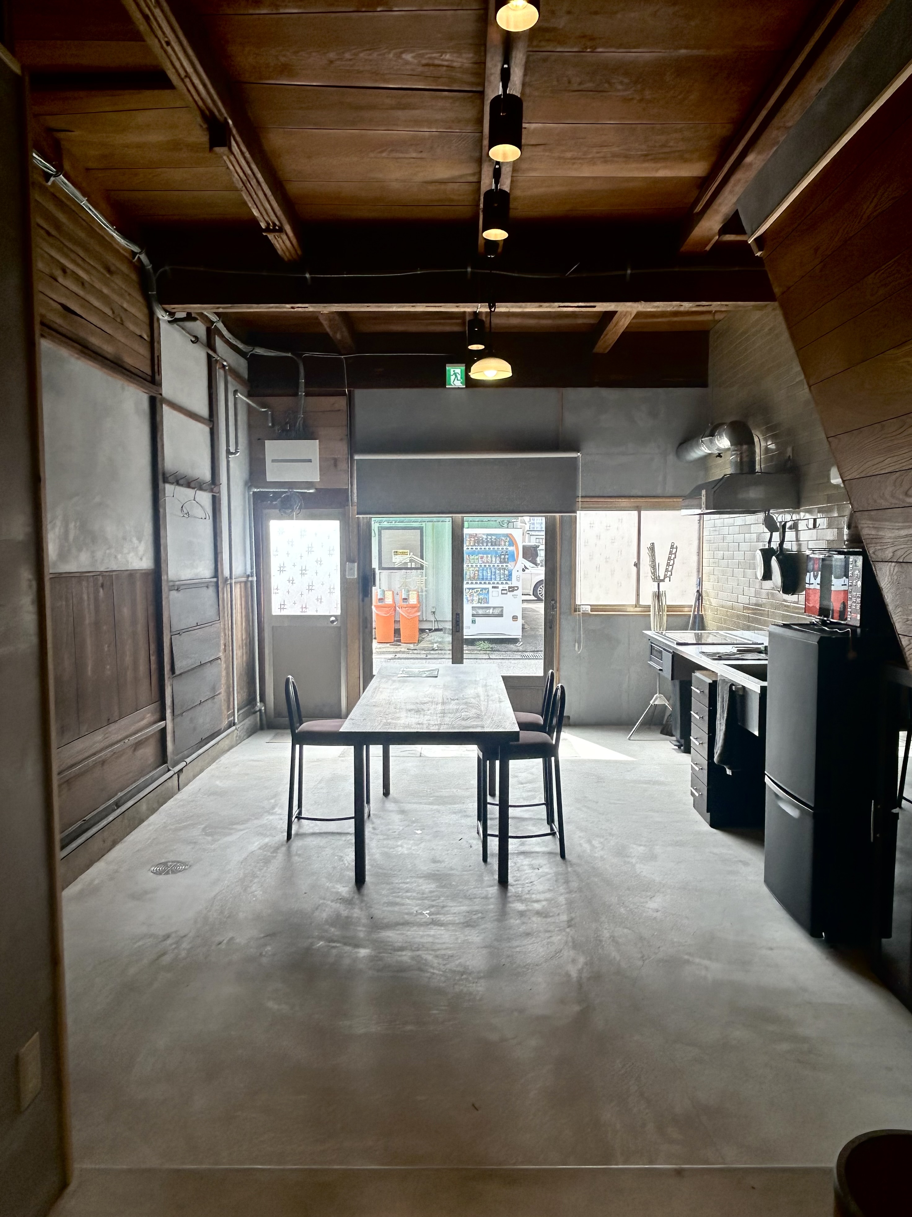 【ダイニングキッチン】おしゃれダイニングキッチンで談笑くださいませ。