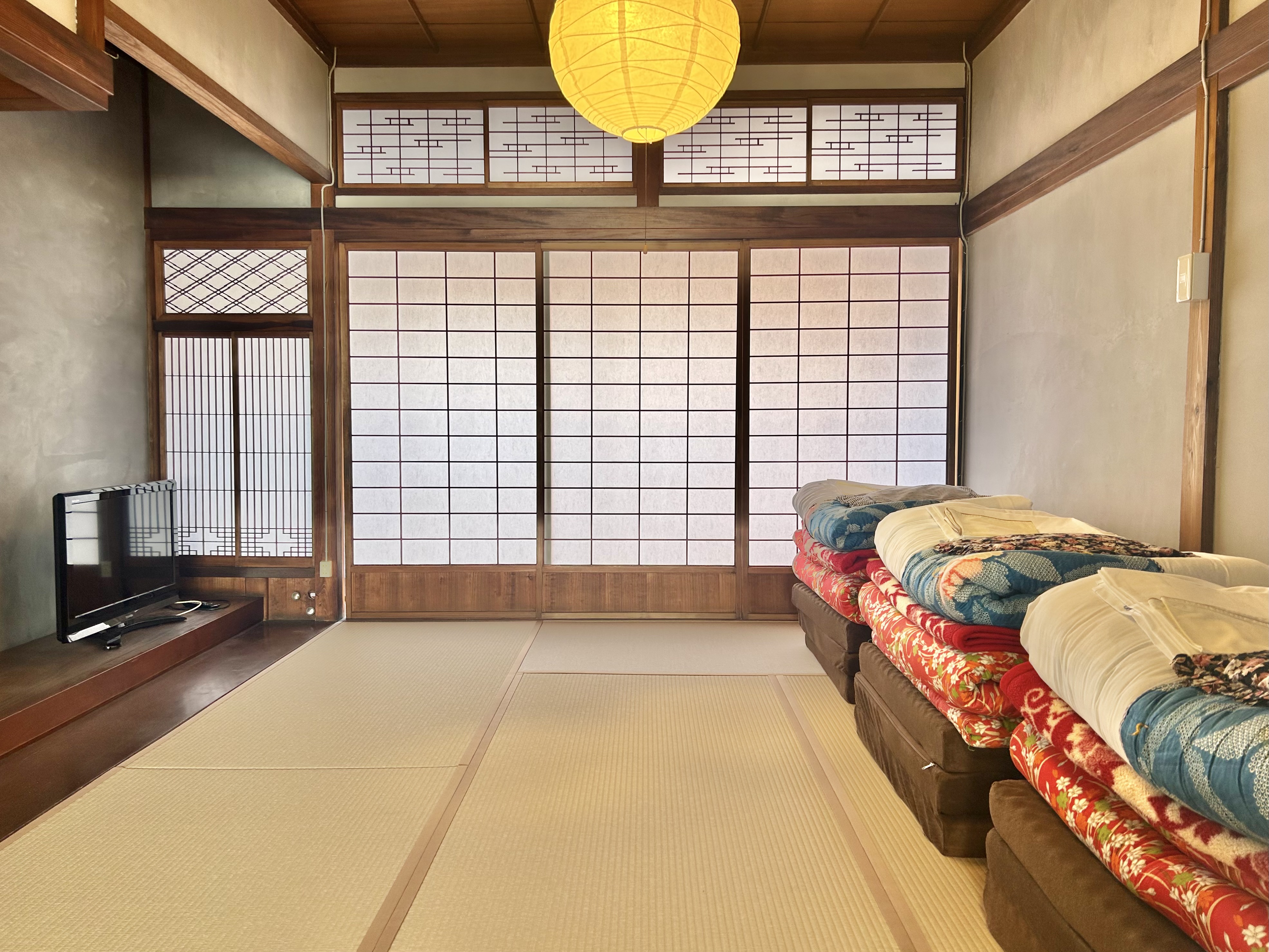 【和室/最大5名様まで宿泊可】広々とした和室にお布団を準備しております。