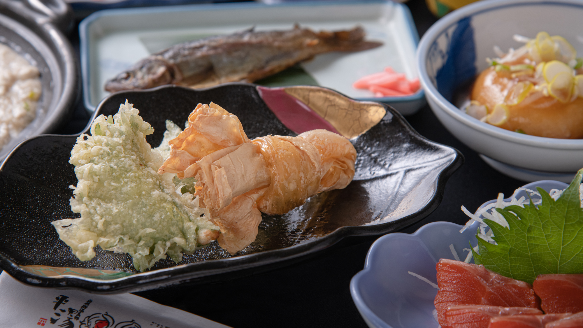 *【夕食一例】地元の季節食材を中心にお出ししております。