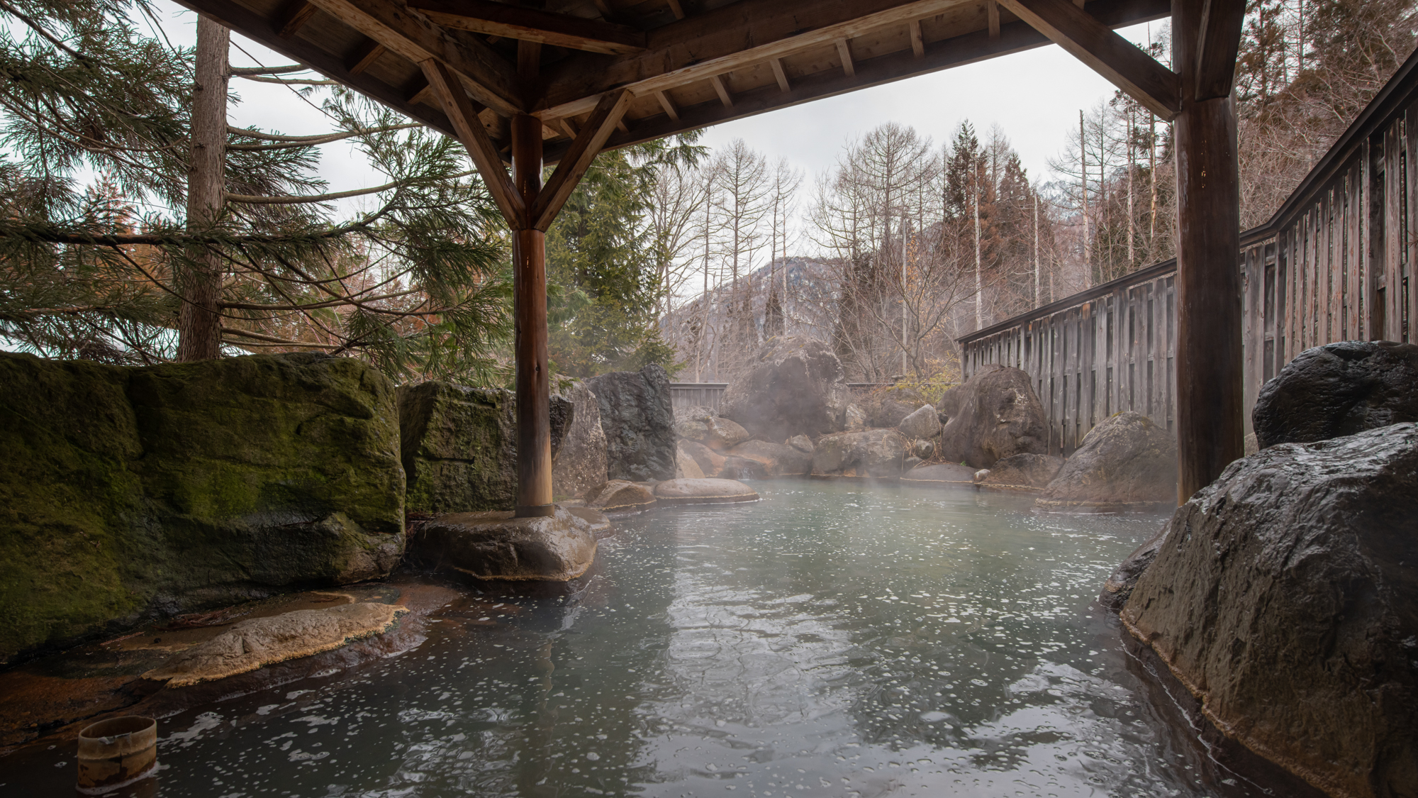 *【別館/貸切風呂大露天風呂】2人で並んで泳げる貸切露天風呂は2つございます。