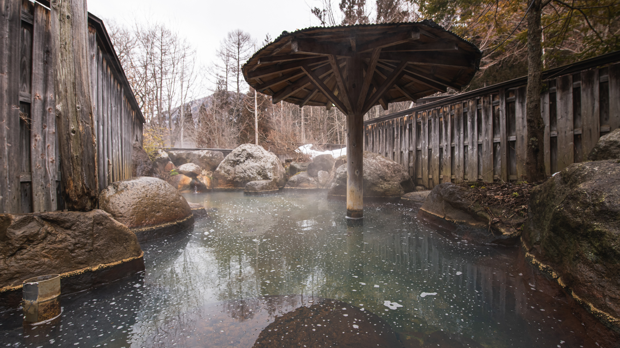 *【別館/貸切風呂大露天風呂】別館の貸切露天風呂は3つございます。（大きいのが2つ、小さいのが1つ）