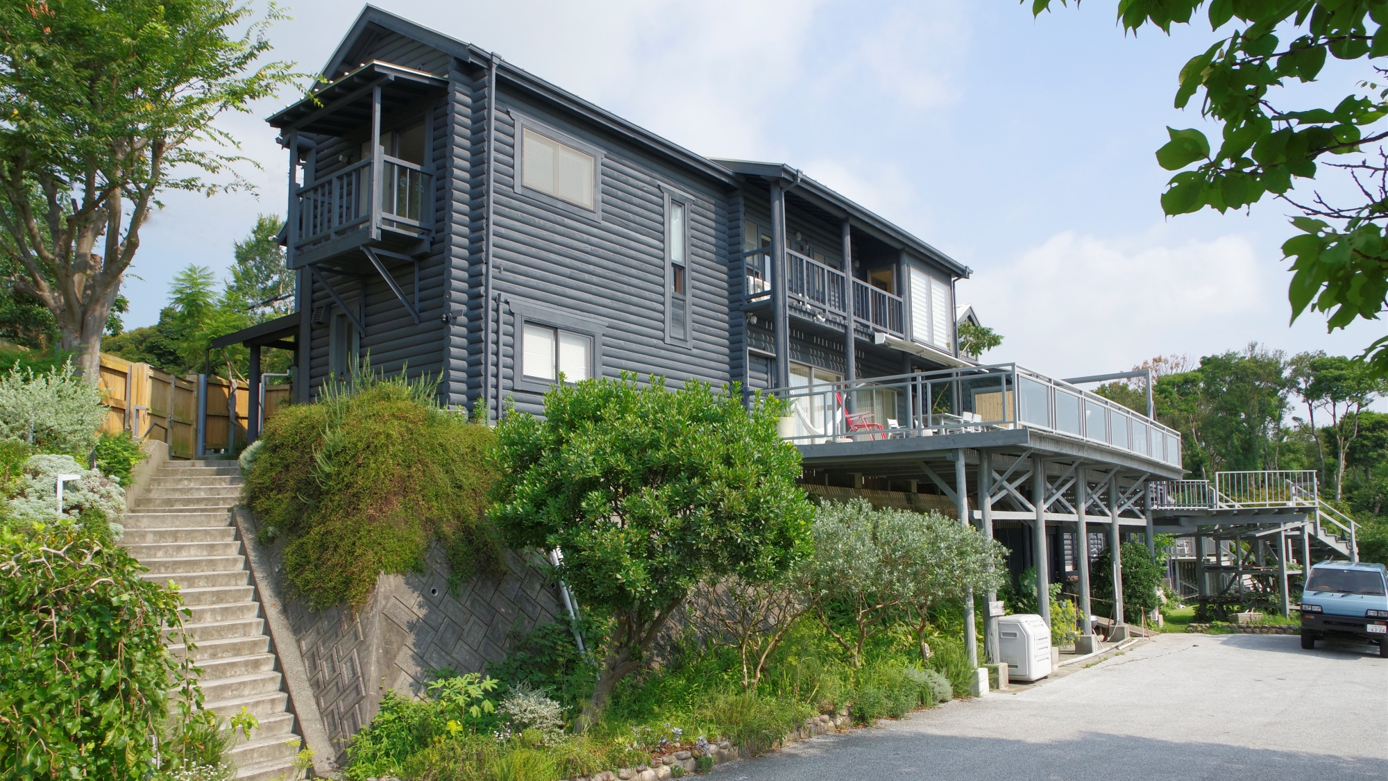 *【外観】テラス棟の入り口