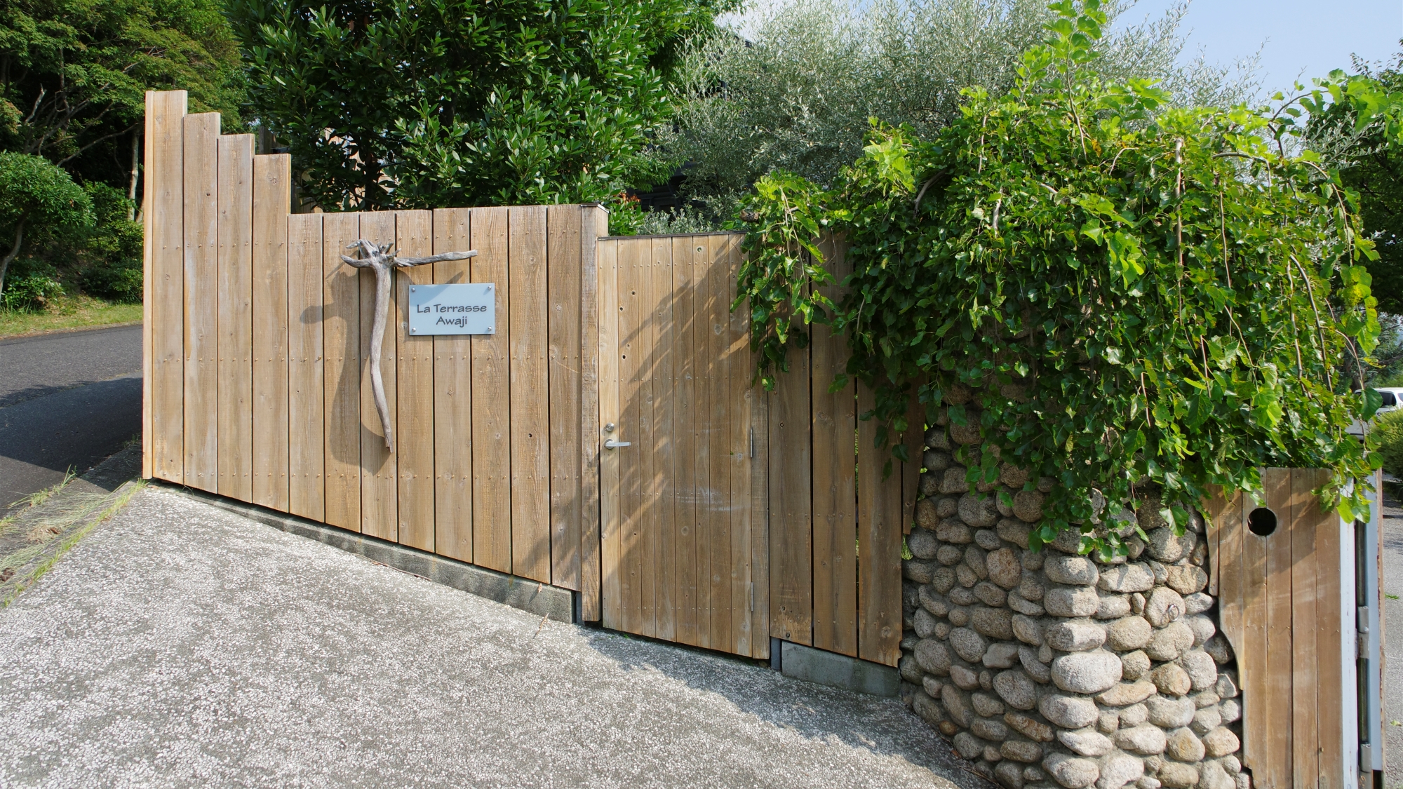 *【外観】ラテラス淡路の玄関入口