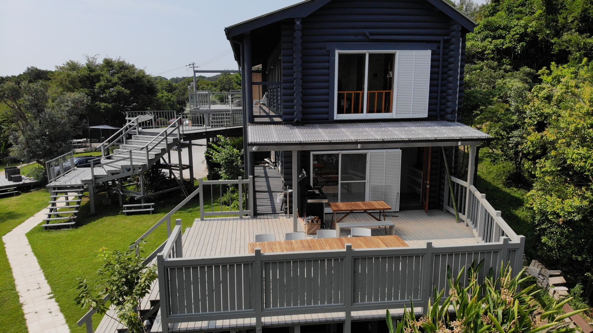 *【外観】フォレスト棟1階（ガーデン）のデッキ