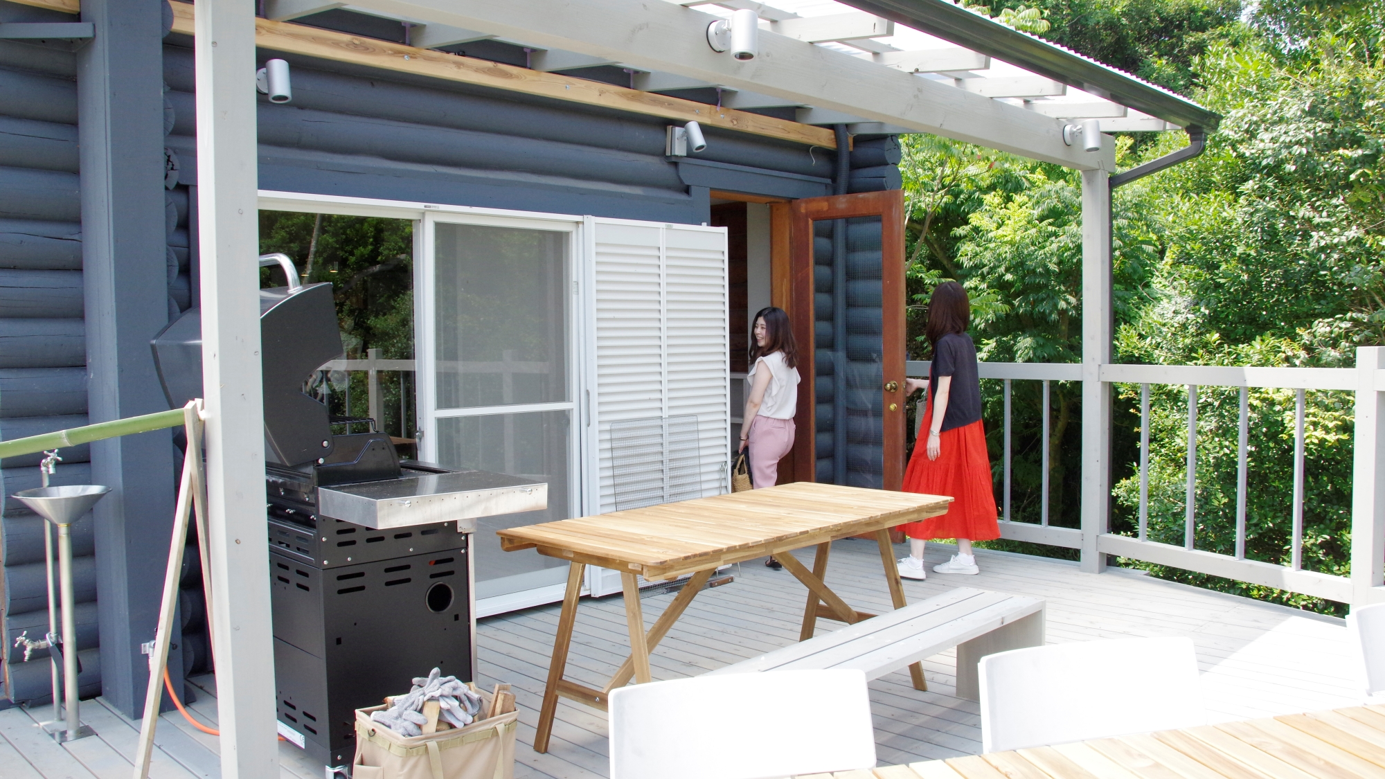 *【外観】フォレスト棟1階（ガーデン）の入口はこちら