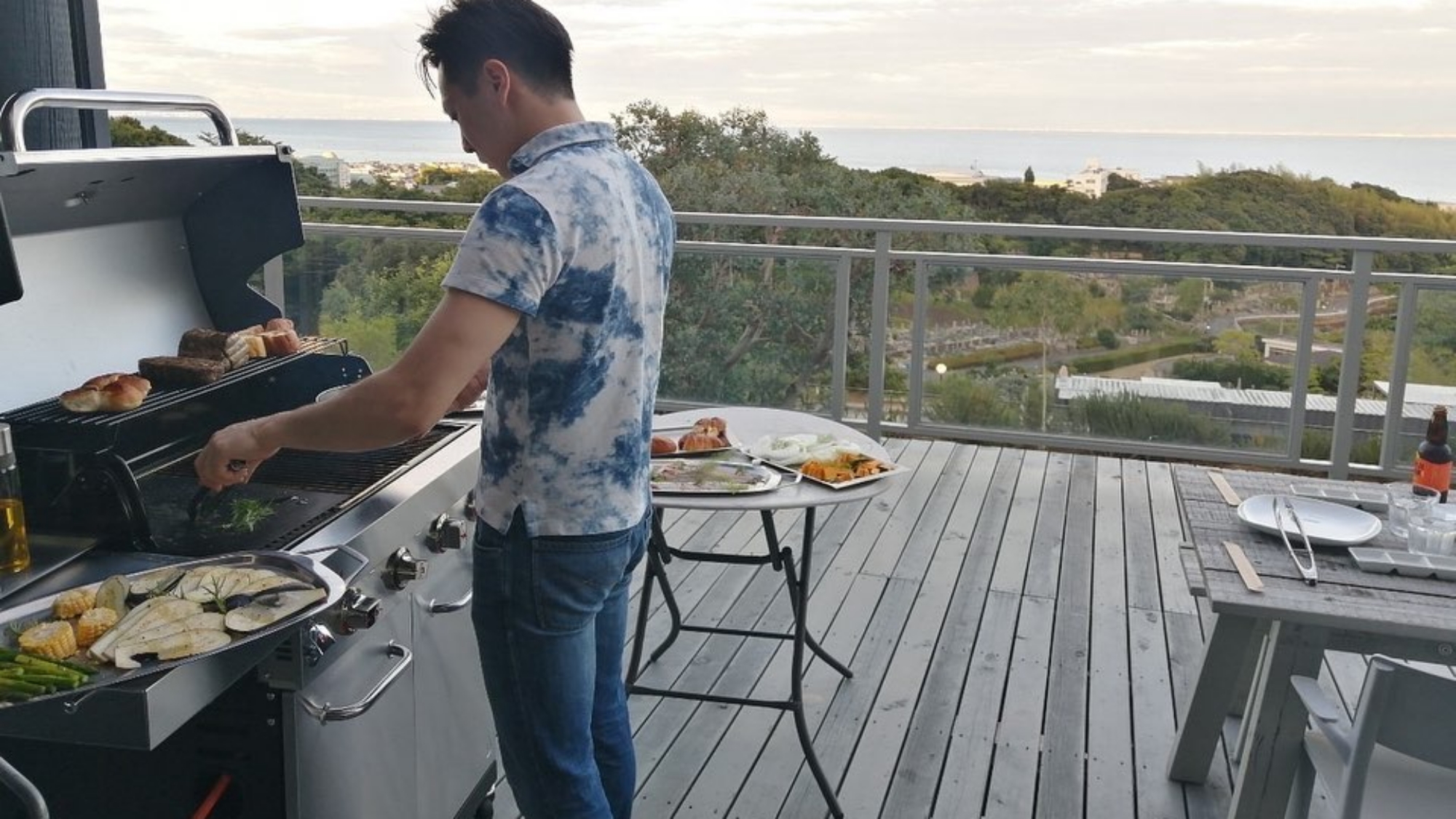 *【BBQ】各棟のテラスやデッキにてBBQをお楽しみください
