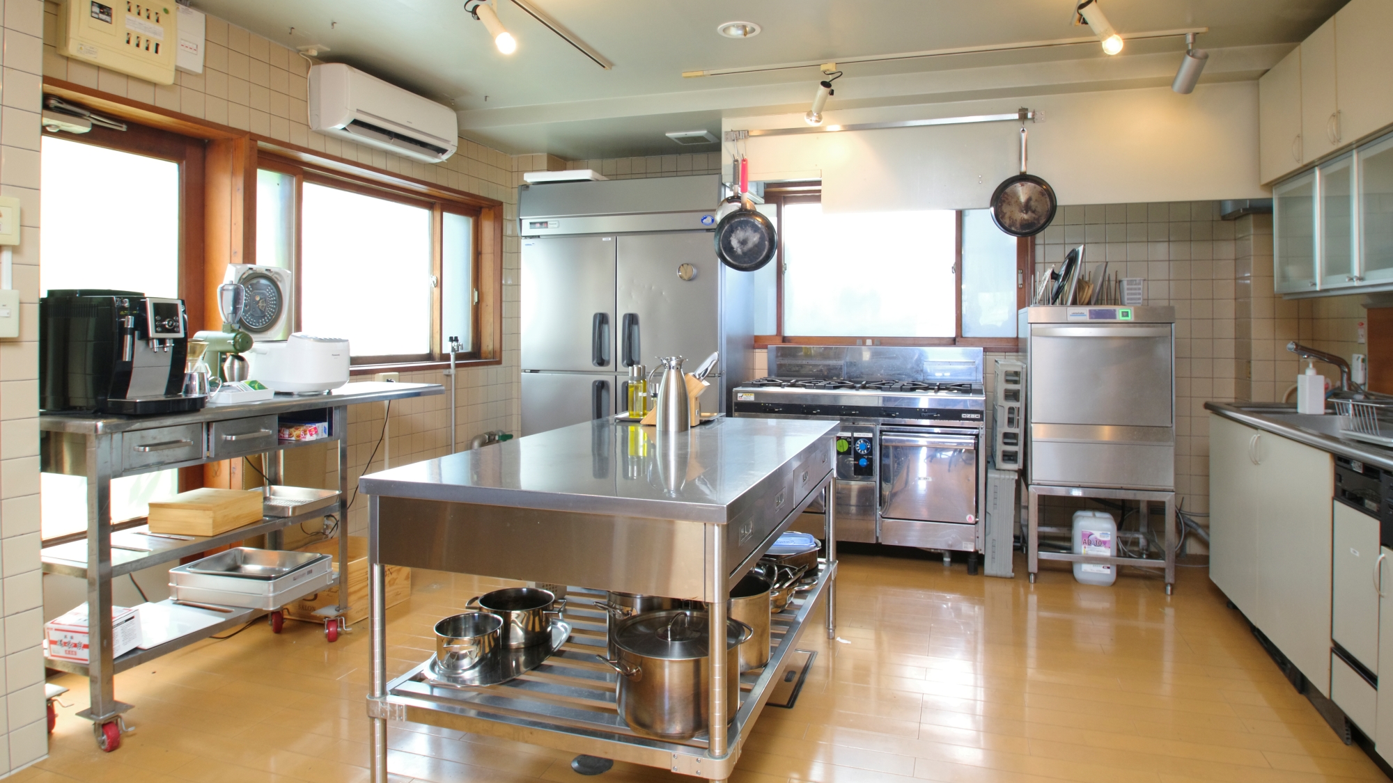 *【部屋】テラス棟のプロ仕様キッチン