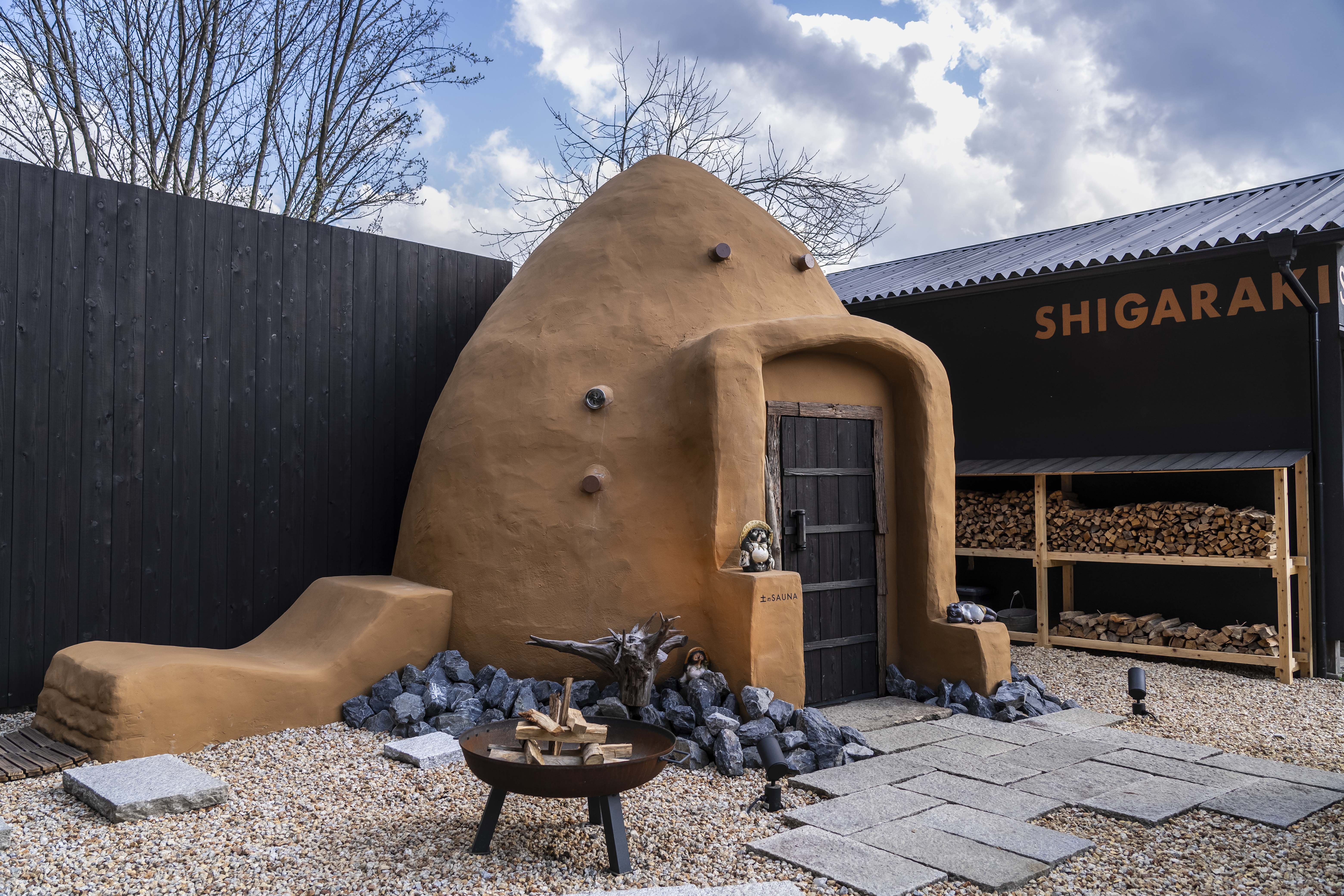 関西初のアースバッグ工法「土のサウナ」