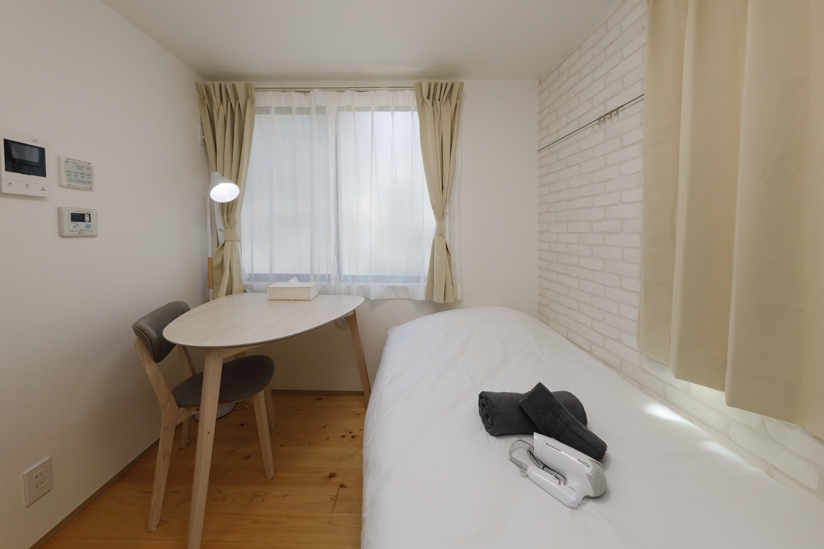 1F＊1名収容＊新宿駅から直通(4分)/中野駅から徒歩3分/素泊まり