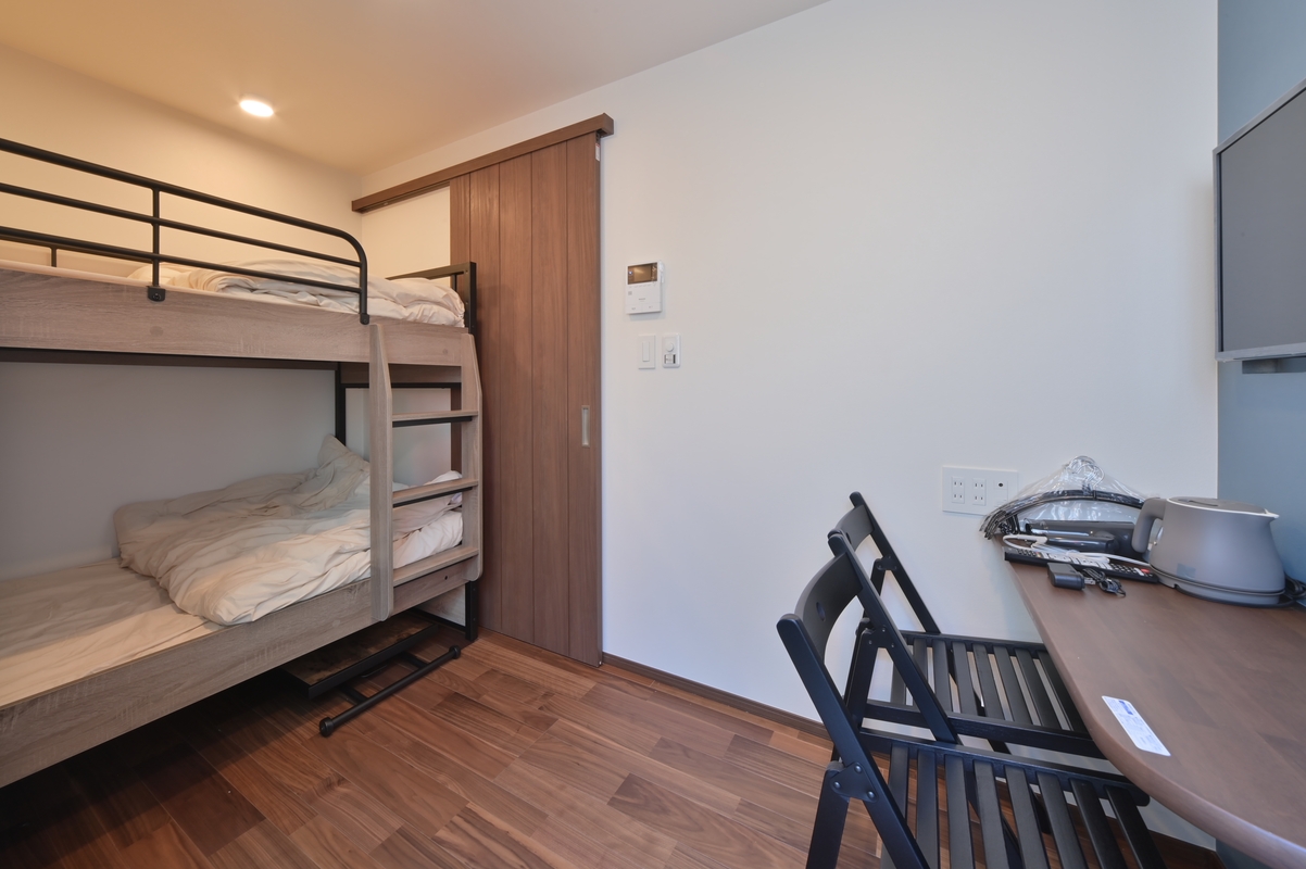 【定員2名】初台駅徒歩8分/作業用デスク/WiFi完備