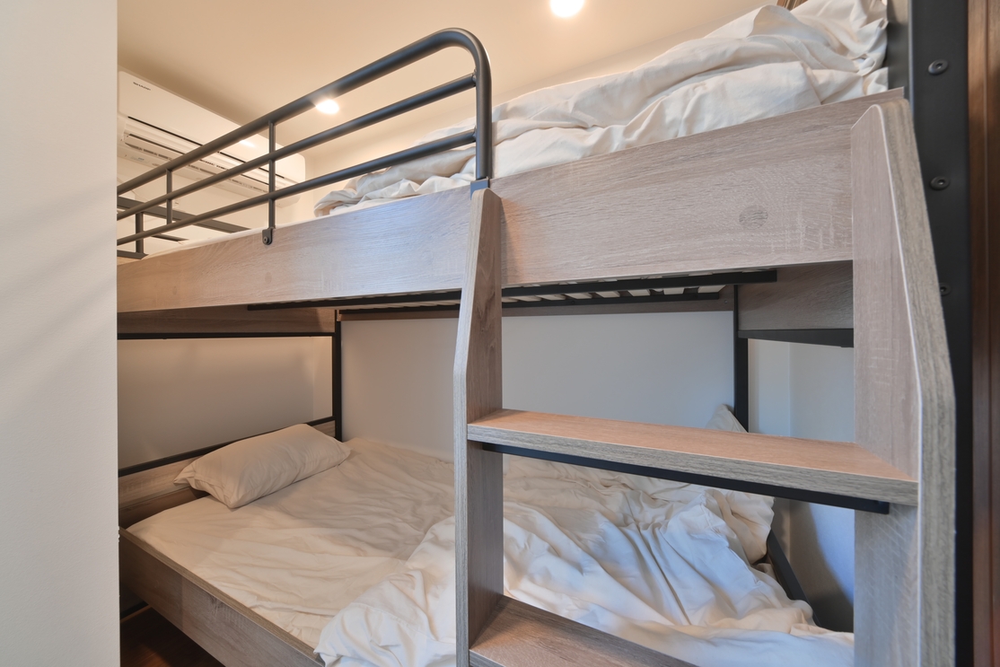 【定員2名】初台駅徒歩8分/作業用デスク/WiFi完備