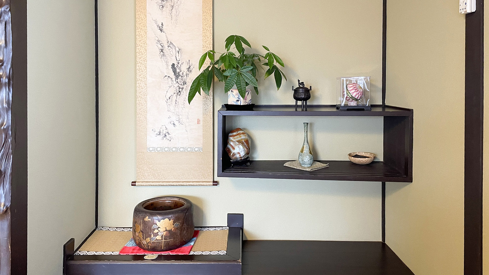 ・【はの部屋】日本の美意識を感じる床の間　おもてなしの心が旅の疲れを和らげます