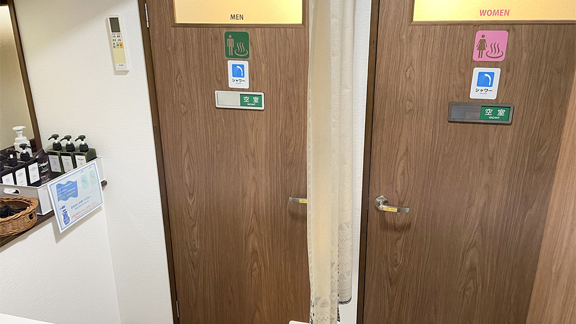 ・【シャワールーム】グループ利用にも配慮した男女別のシャワールーム　安心してお使いいただけます