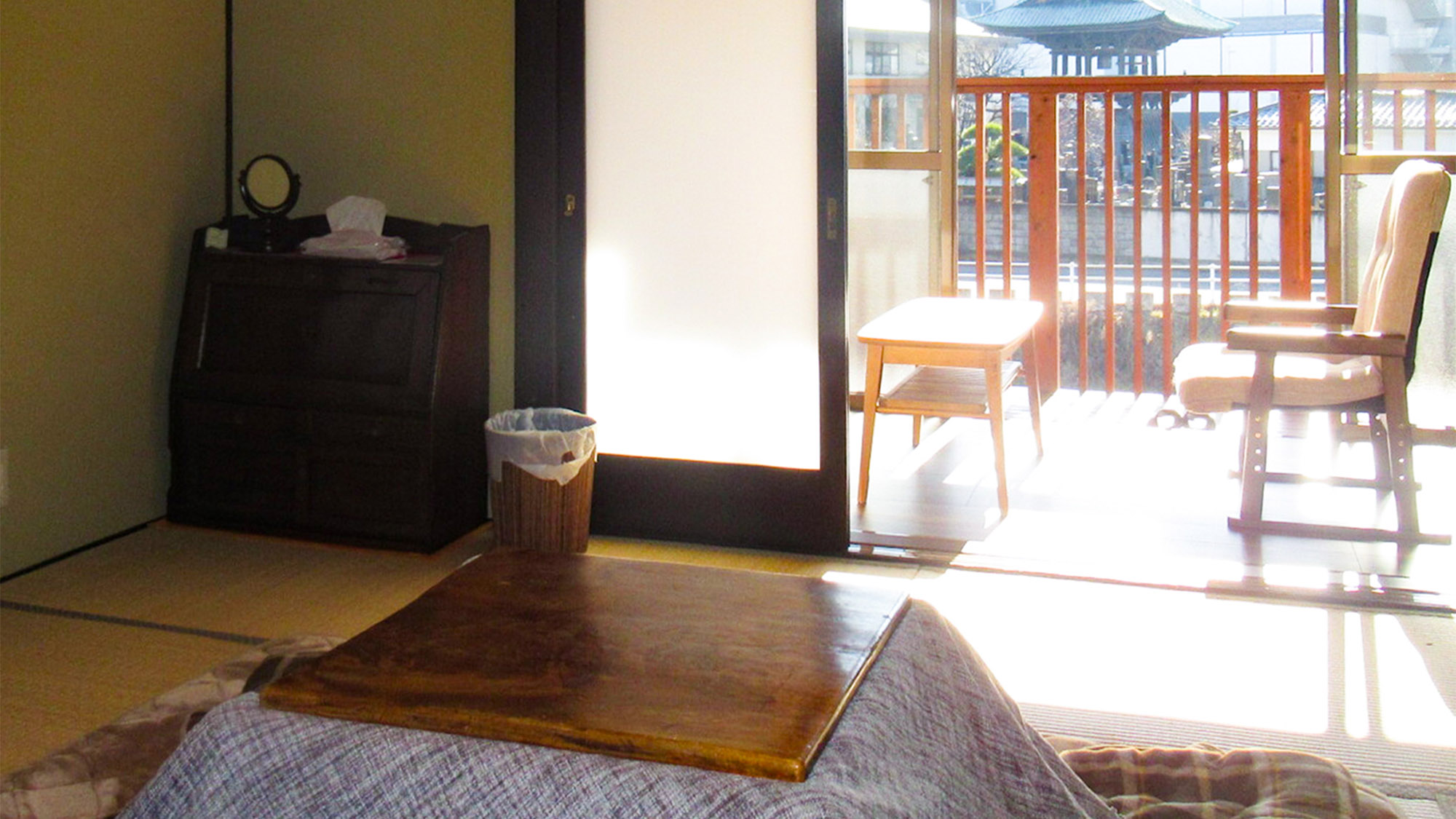 ・【はの部屋／冬】こたつのぬくもりと　ベランダの開放感　五感で感じる極上の空間　(こたつは有料です)