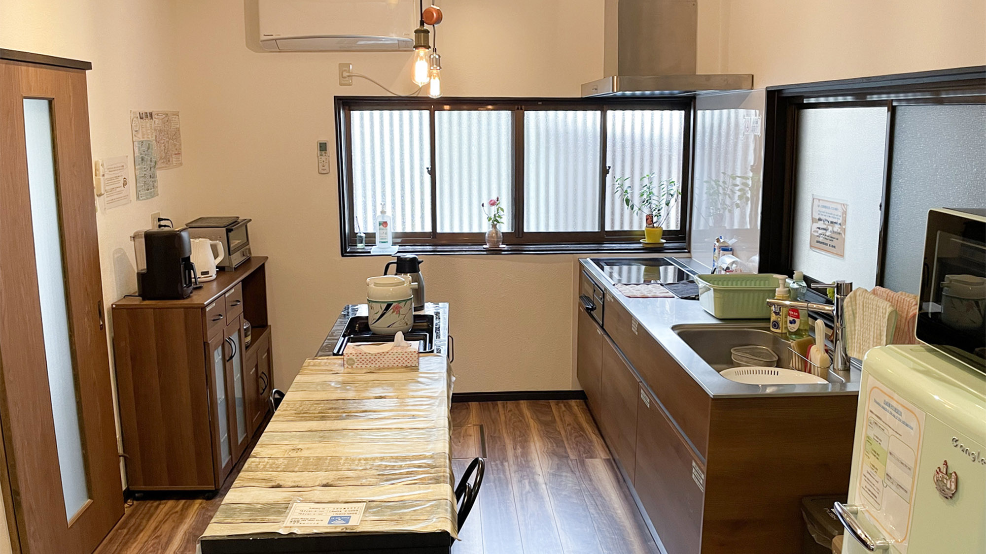 ・【ダイニングキッチン】美味しい食事と楽しい会話　まるで自宅のように家族や友人と寛げるキッチン