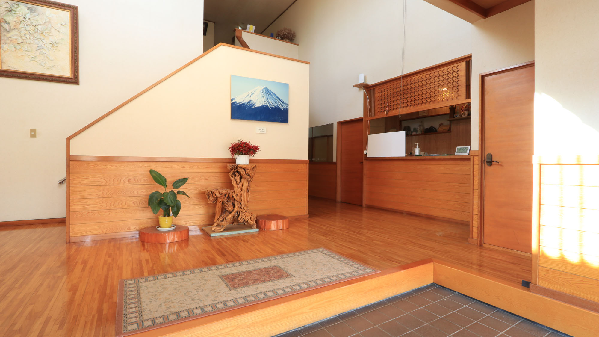 館内_玄関_お客様をお出迎えする玄関 *