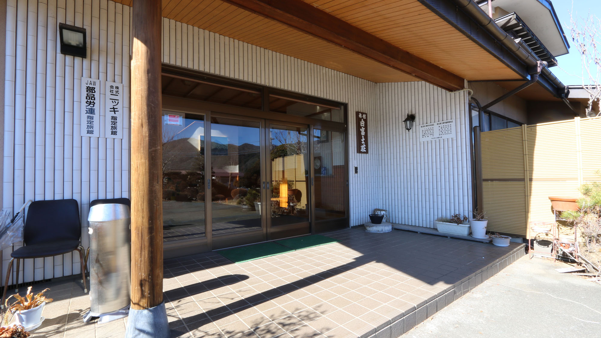 外観_敷地が広々しているので静かにのんびりとお過ごしいただけます