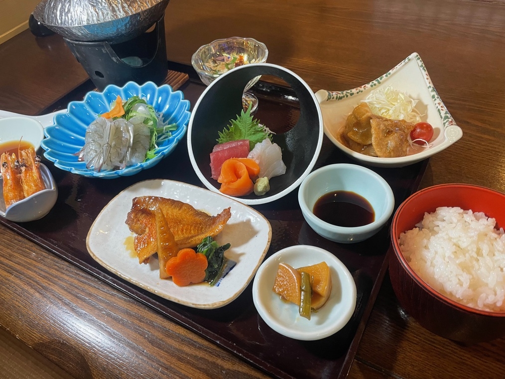 【2食付き】選べる夕食コースで「ご飯」or「お酒」お好みで