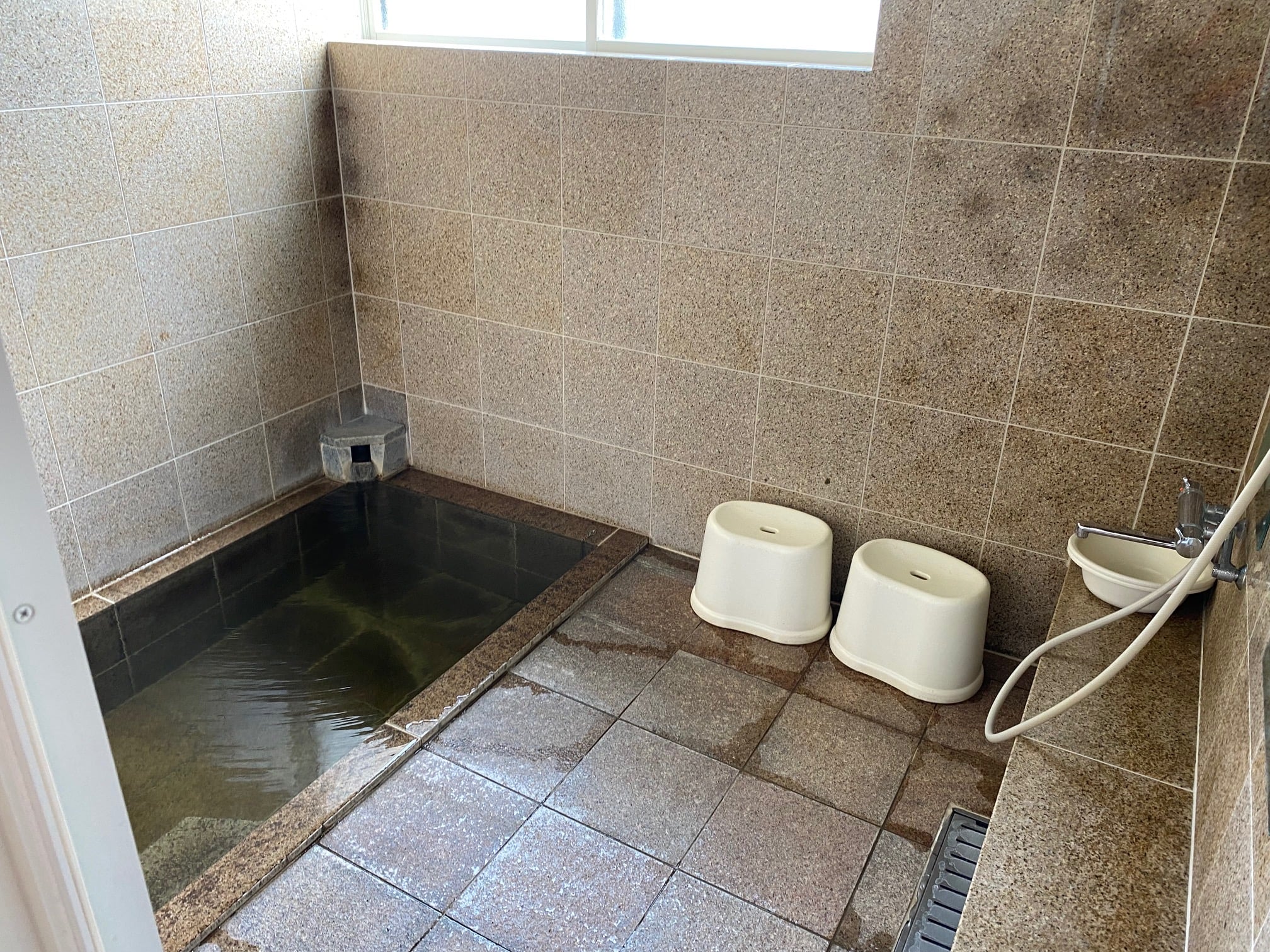 客室源泉掛け流し風呂