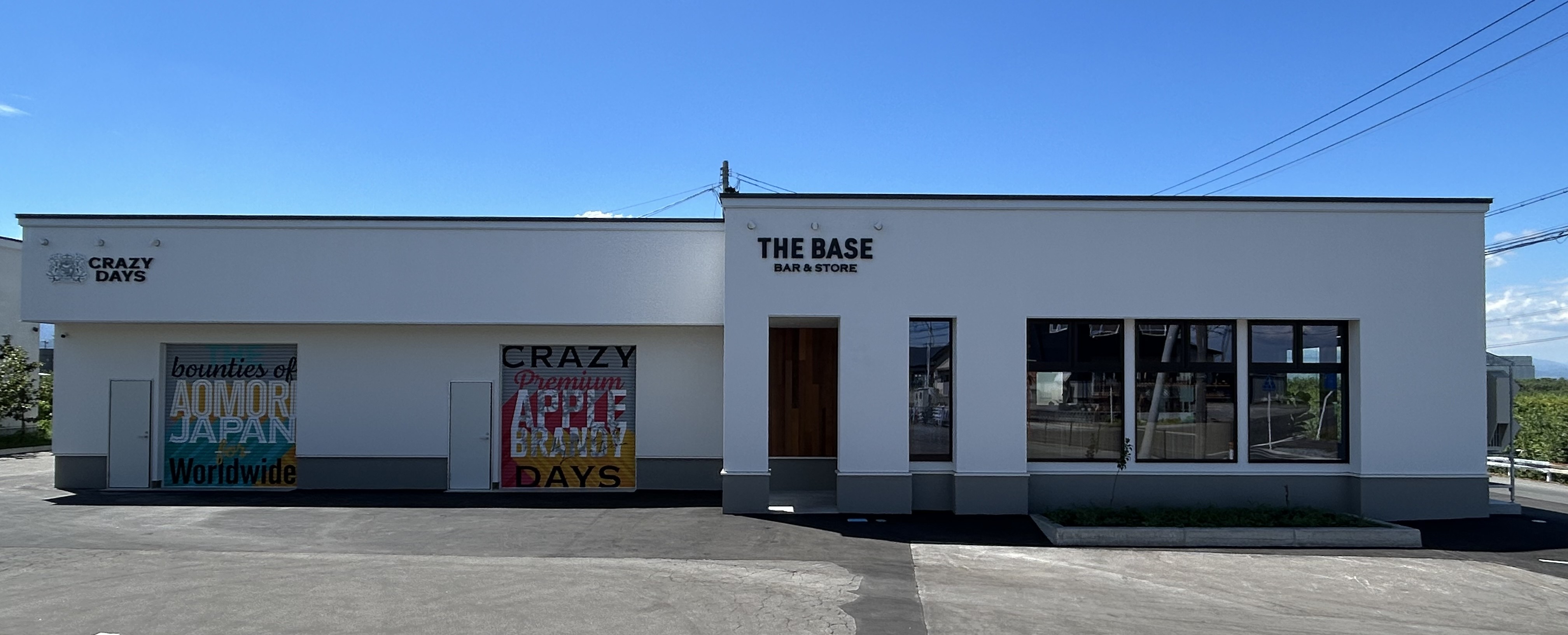 アップルブランデー「CRAZYDAYS」シードル「CRAZYCIDIR」の工場見学後にシードルの試飲やお酒やグッズ等のお買い物ができる「THE BASE」