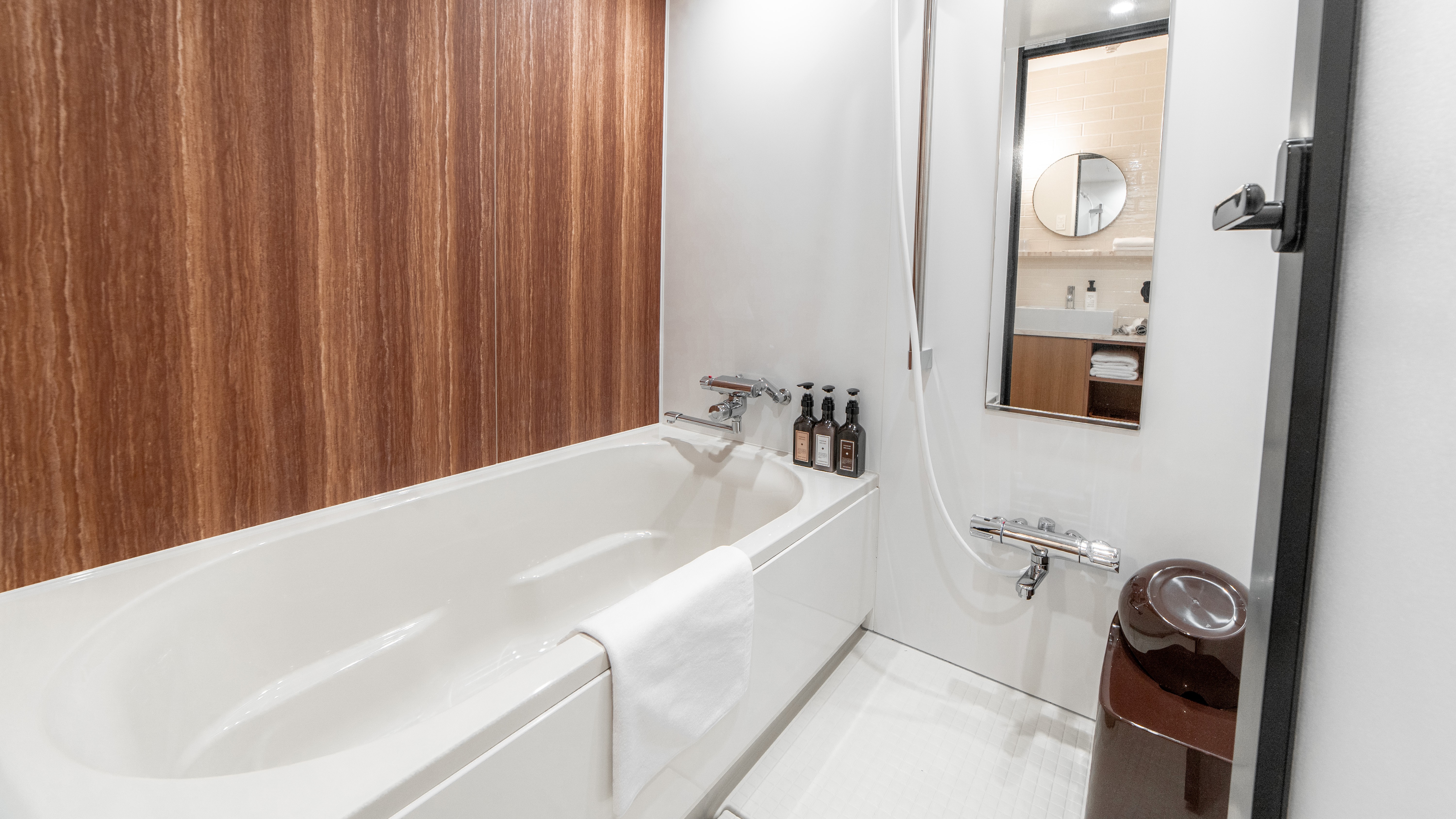 ダブルルーム／浴室