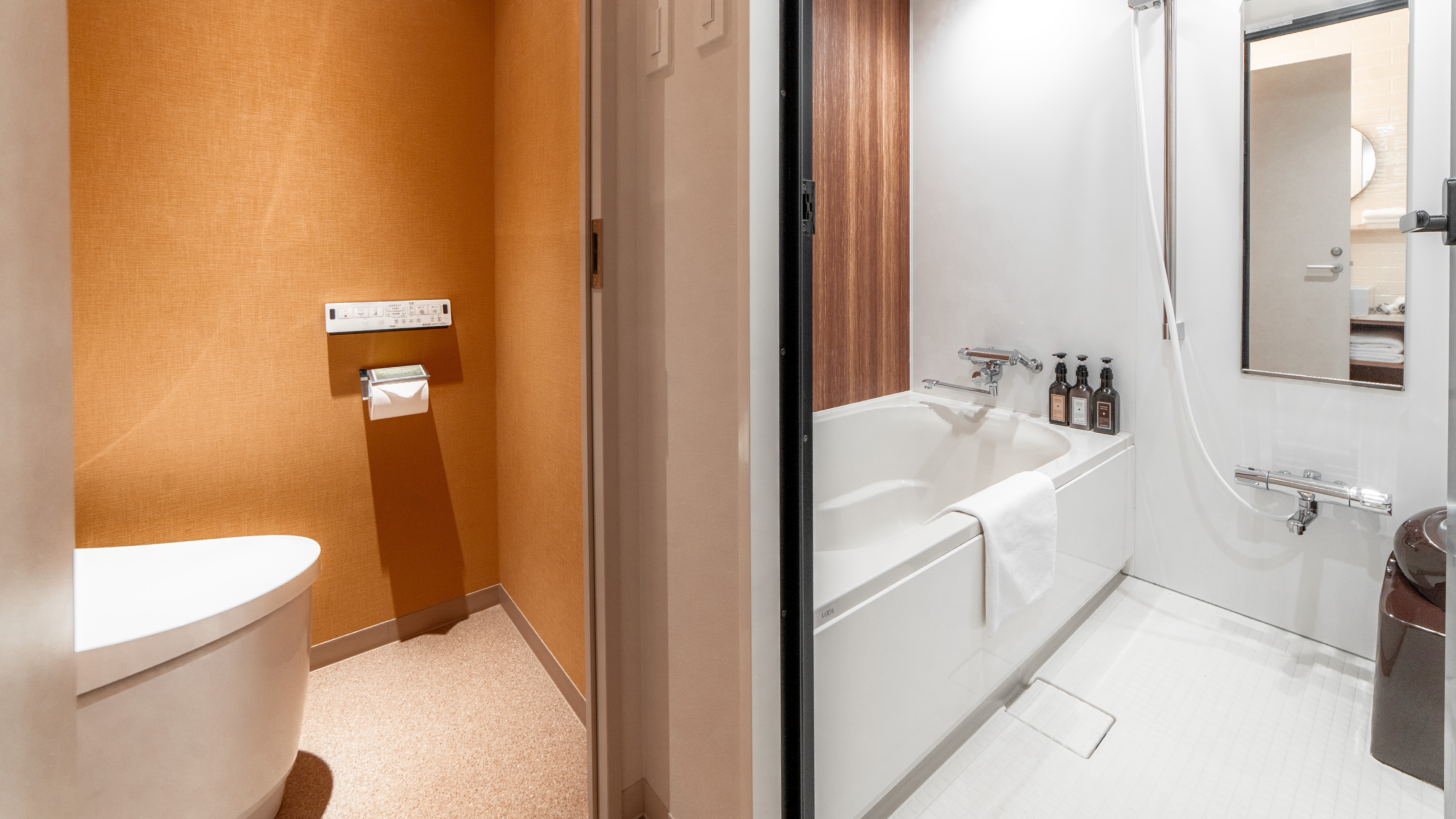 ダブルルーム／バス・トイレ・洗面3点独立