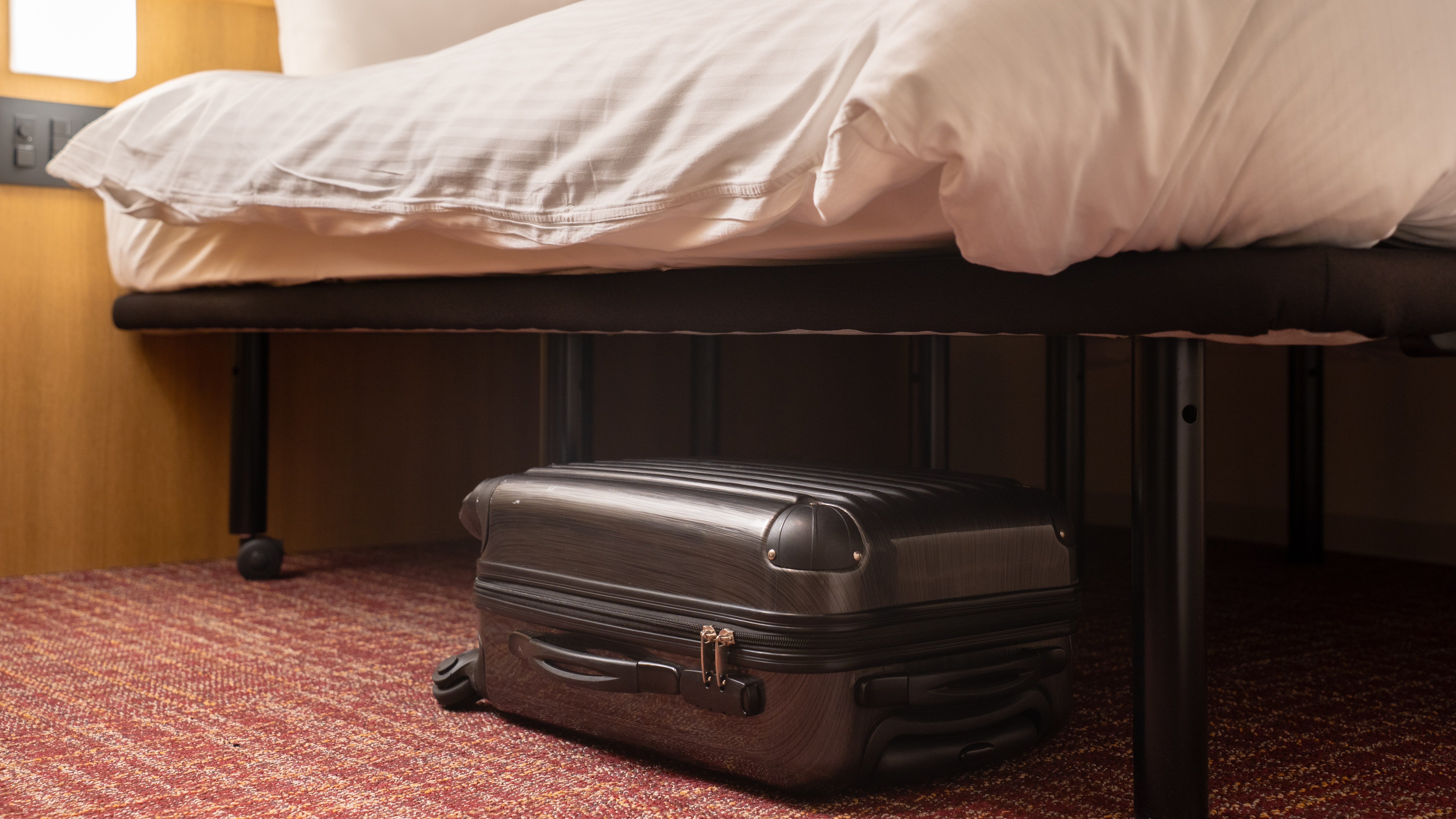 ダブルルーム／ベッド下収納