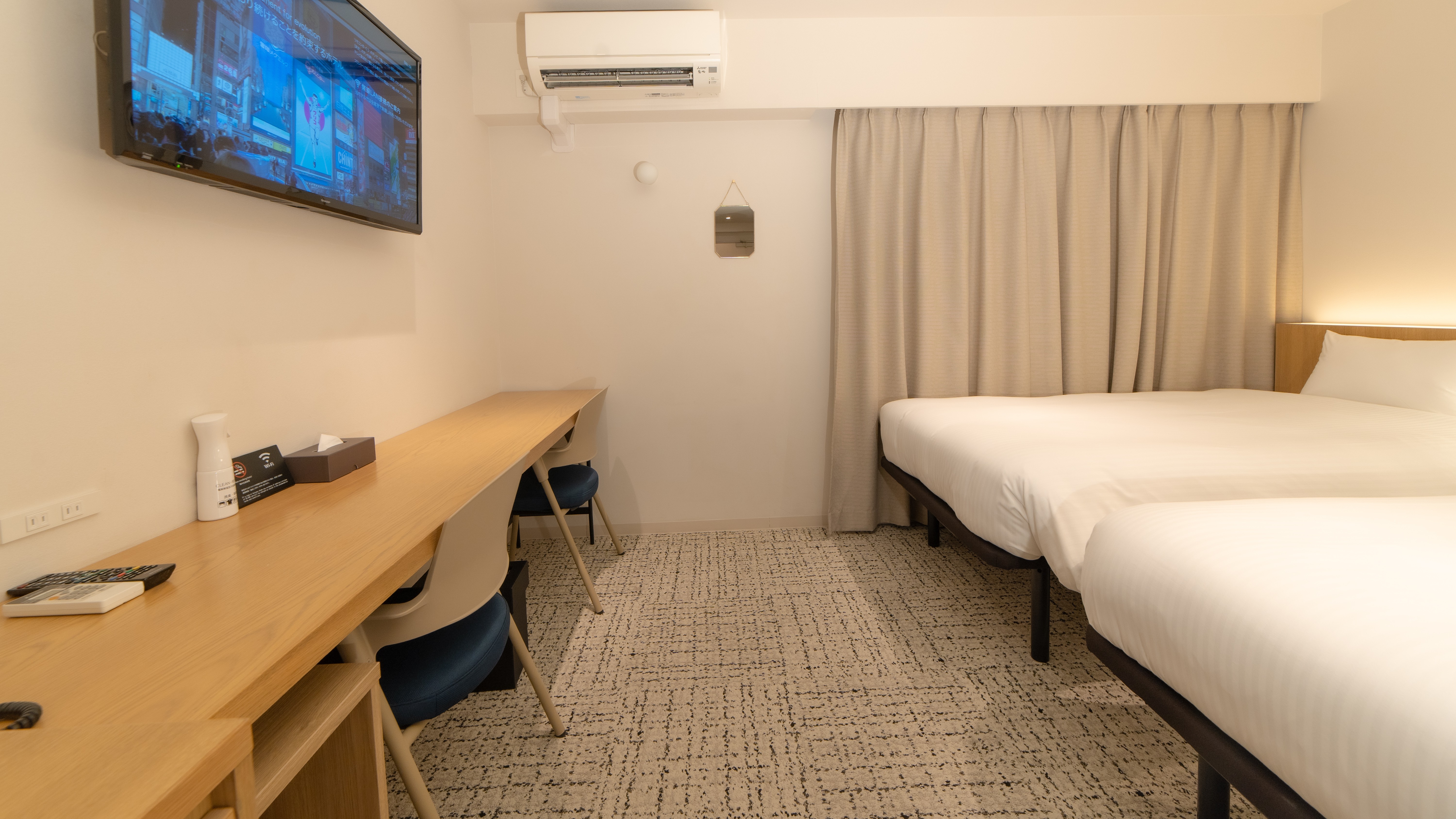 ツインルーム／デスク