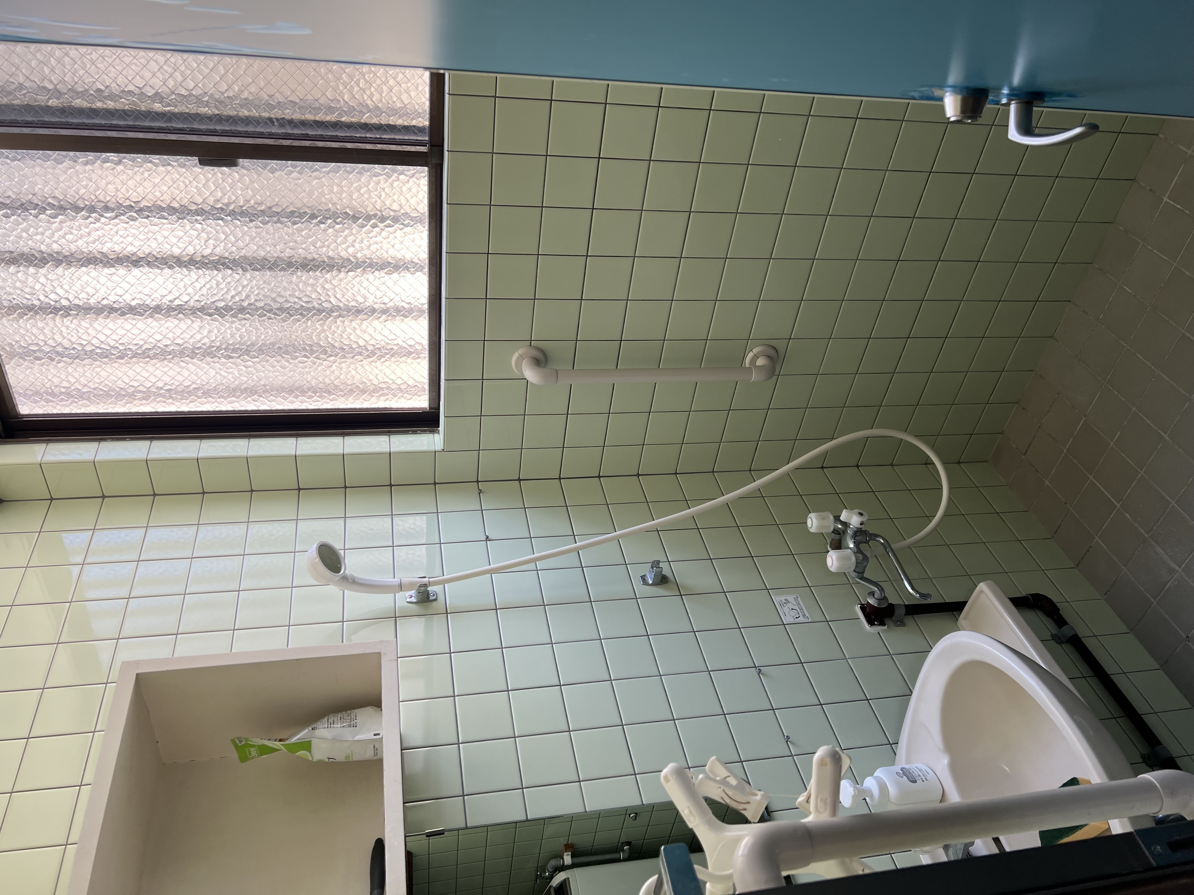 2階洗面台兼シャワールームあり