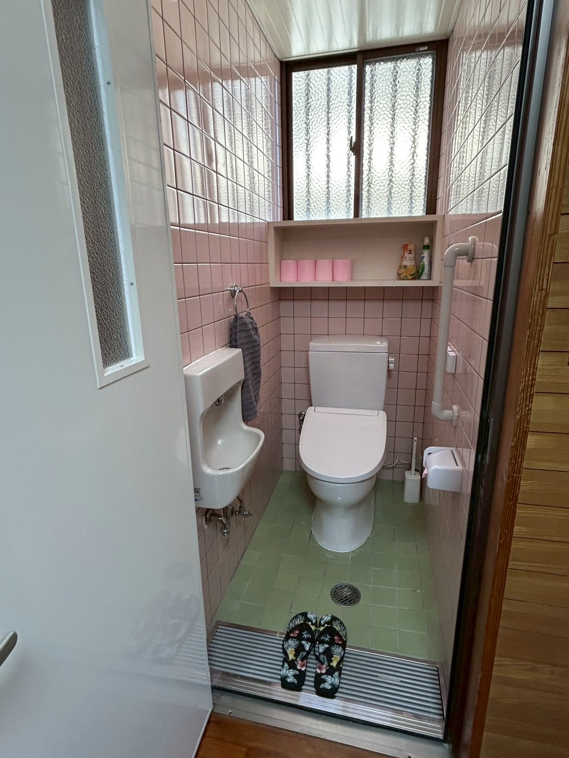 2階洗浄便座シャワー付きトイレ