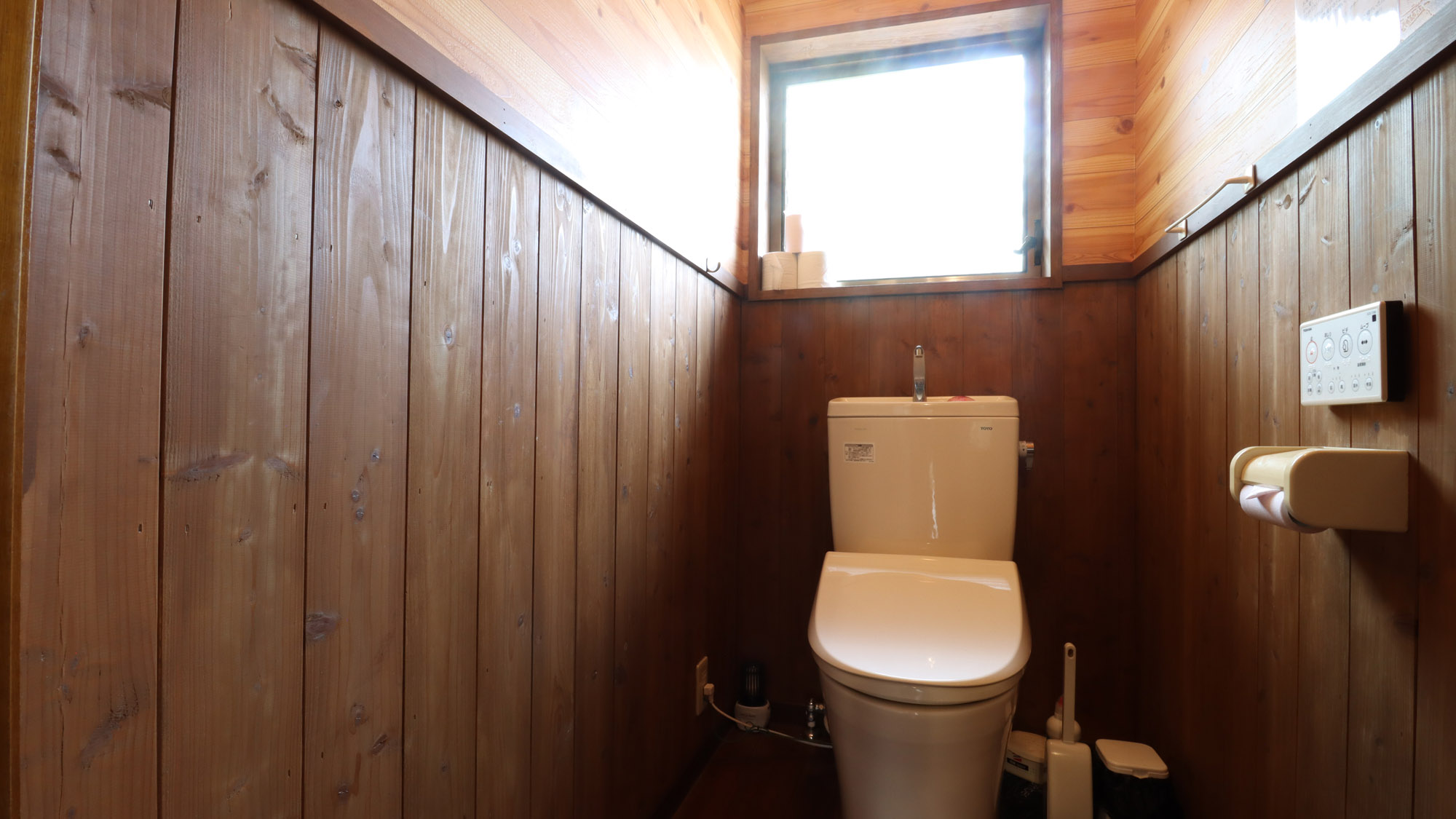 【離れ】古民家ですがお手洗いはウォシュレット付きです