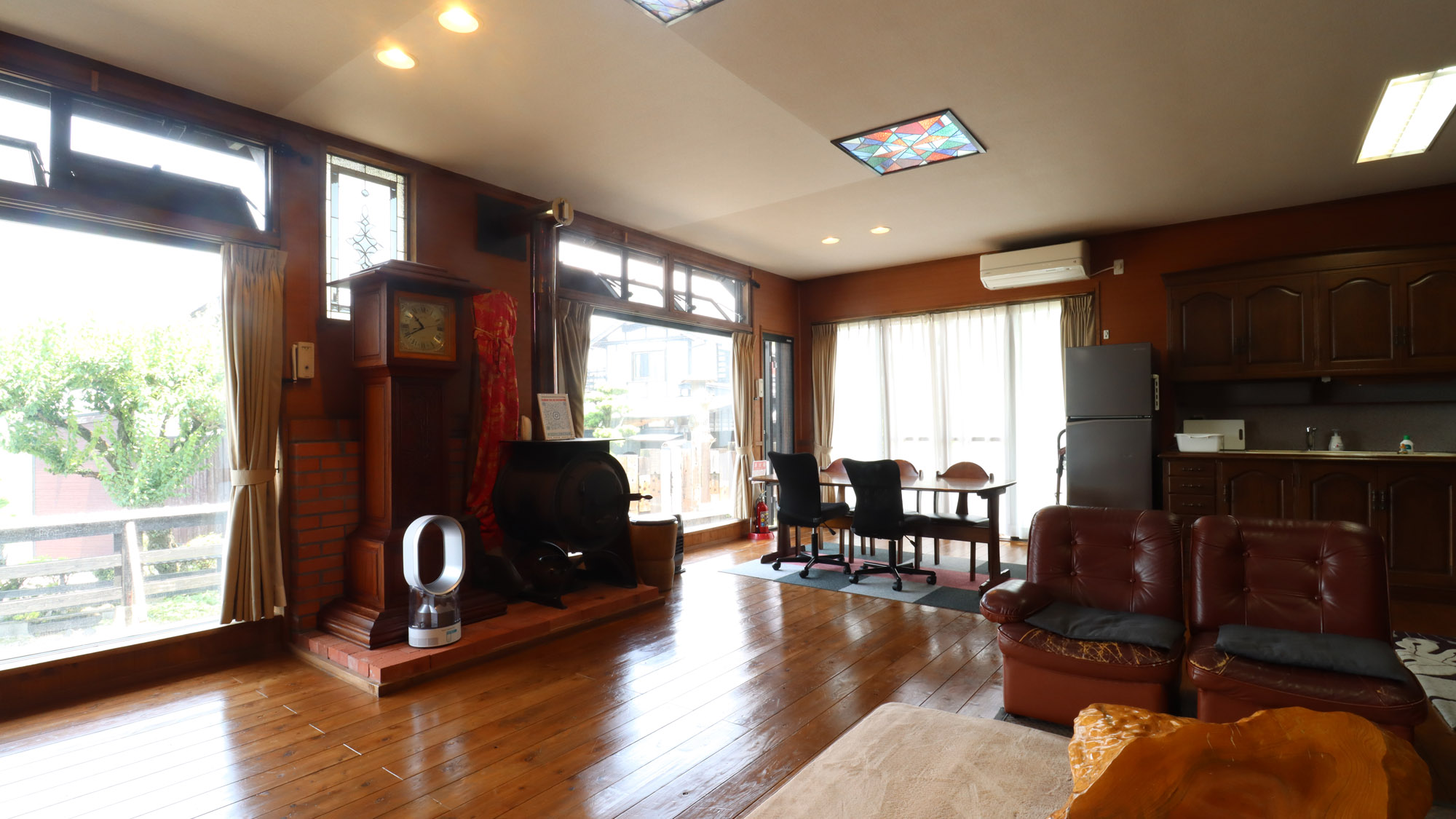 【離れ】大きな窓から阿蘇を見渡せます