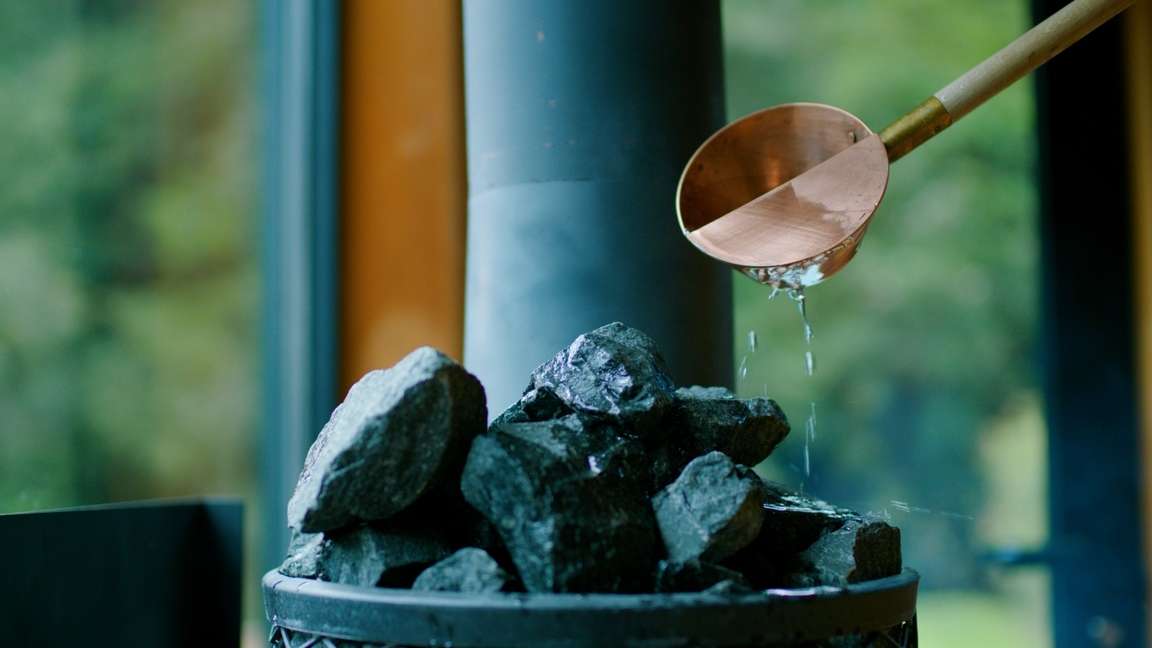 【春SALE】川音に包まれてととのう、大人の貸切サウナグランピング（素泊まり）